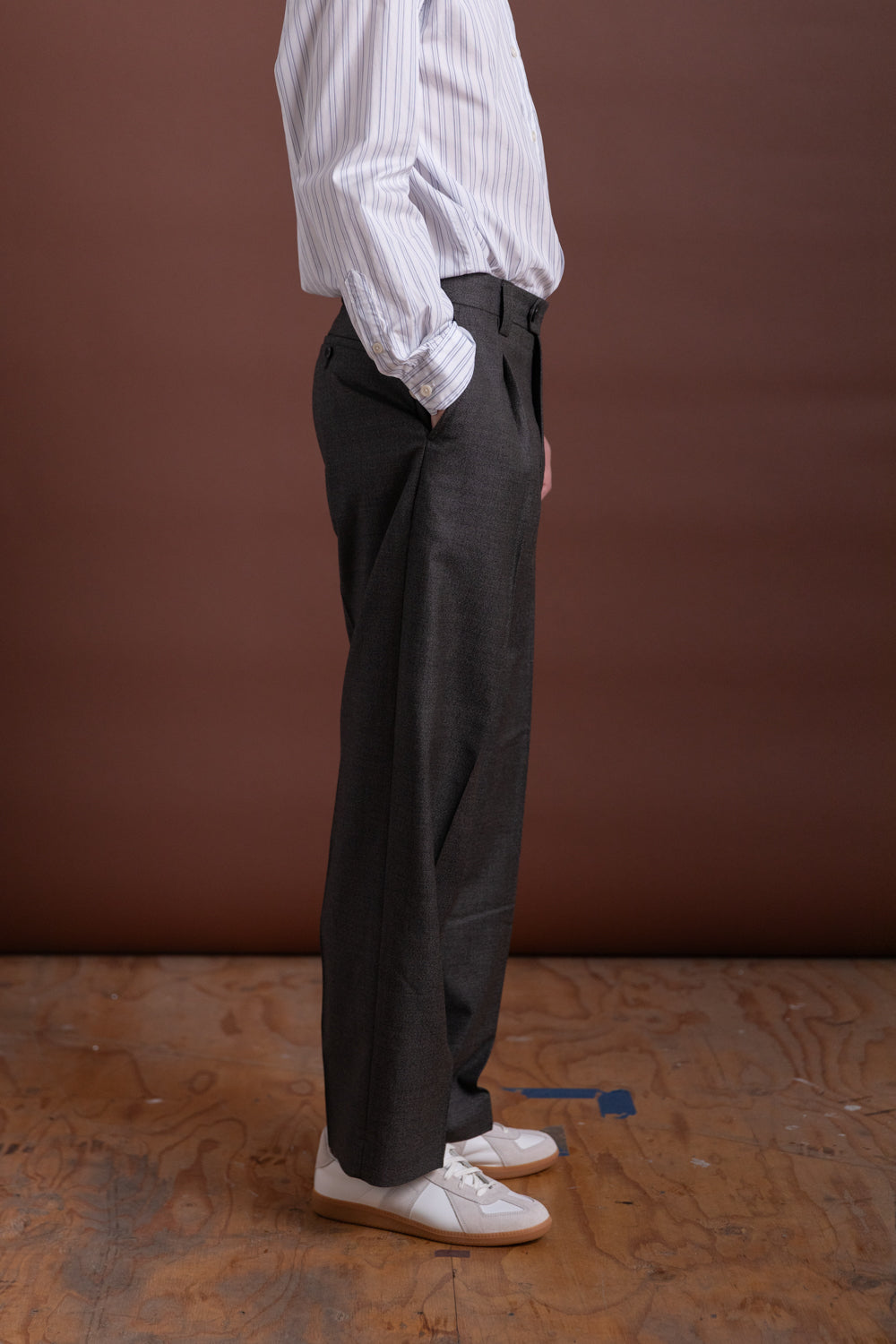 SERVICE TROUSERS IN WARM GREY TWIST WOOL