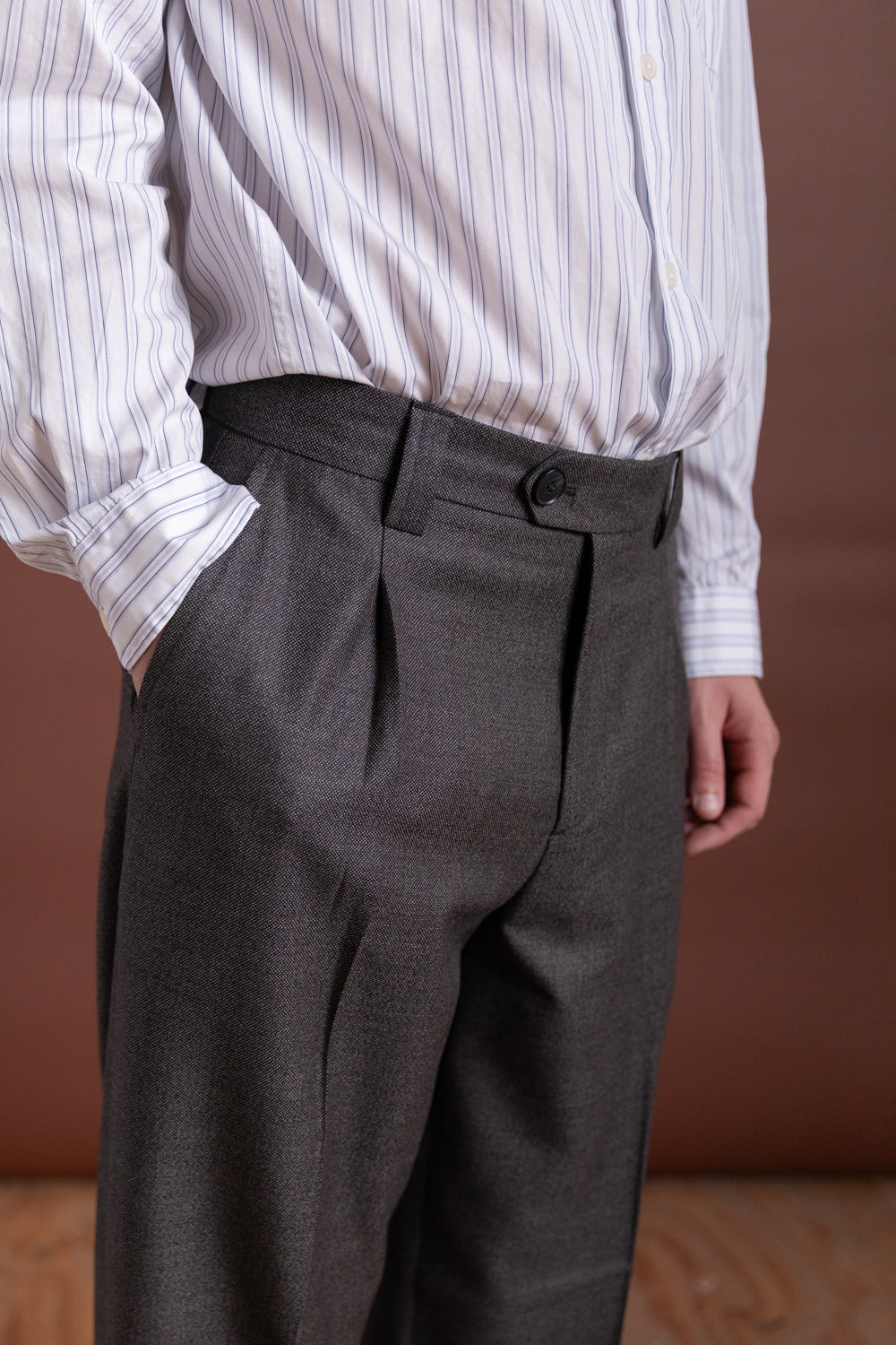 SERVICE TROUSERS IN WARM GREY TWIST WOOL