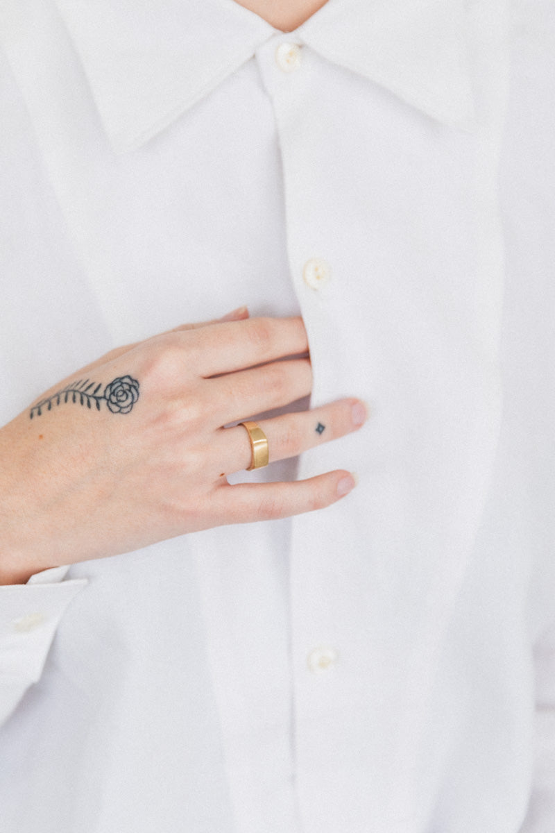 NIKO SIGNET RING IN GOLD