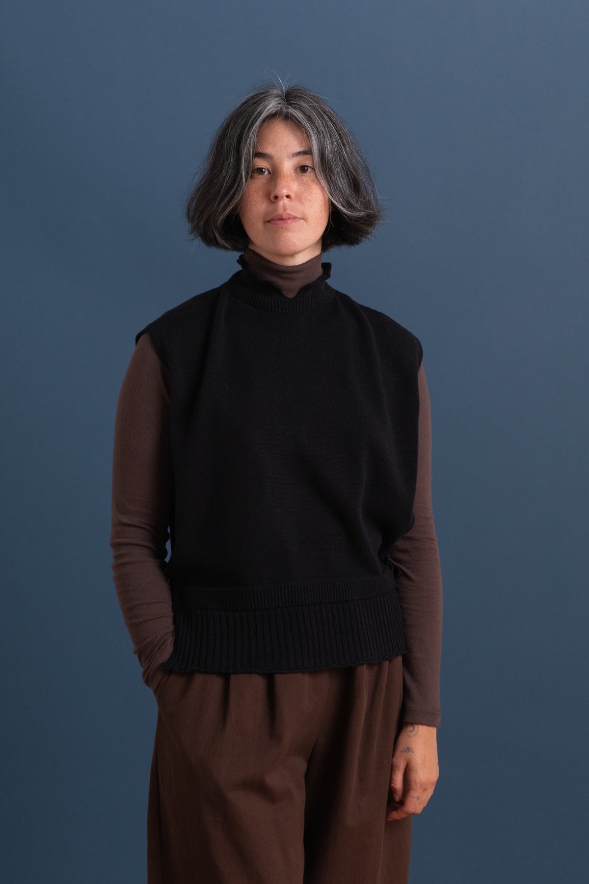 COTTON CASHMERE VEST IN BLACK