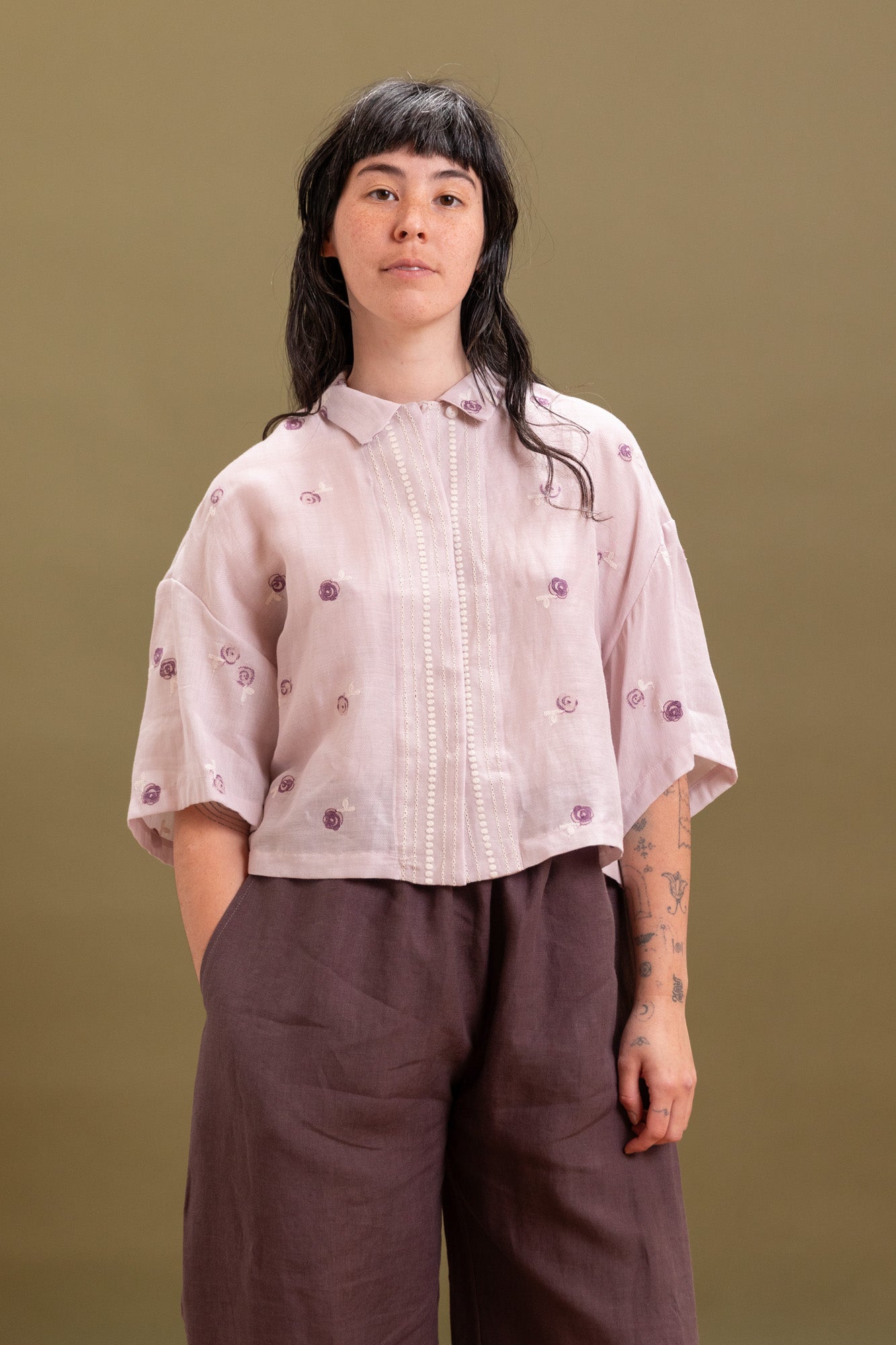 EMBROIDERY BLOUSE IN LIGHT PINK COTTON/RAMIE