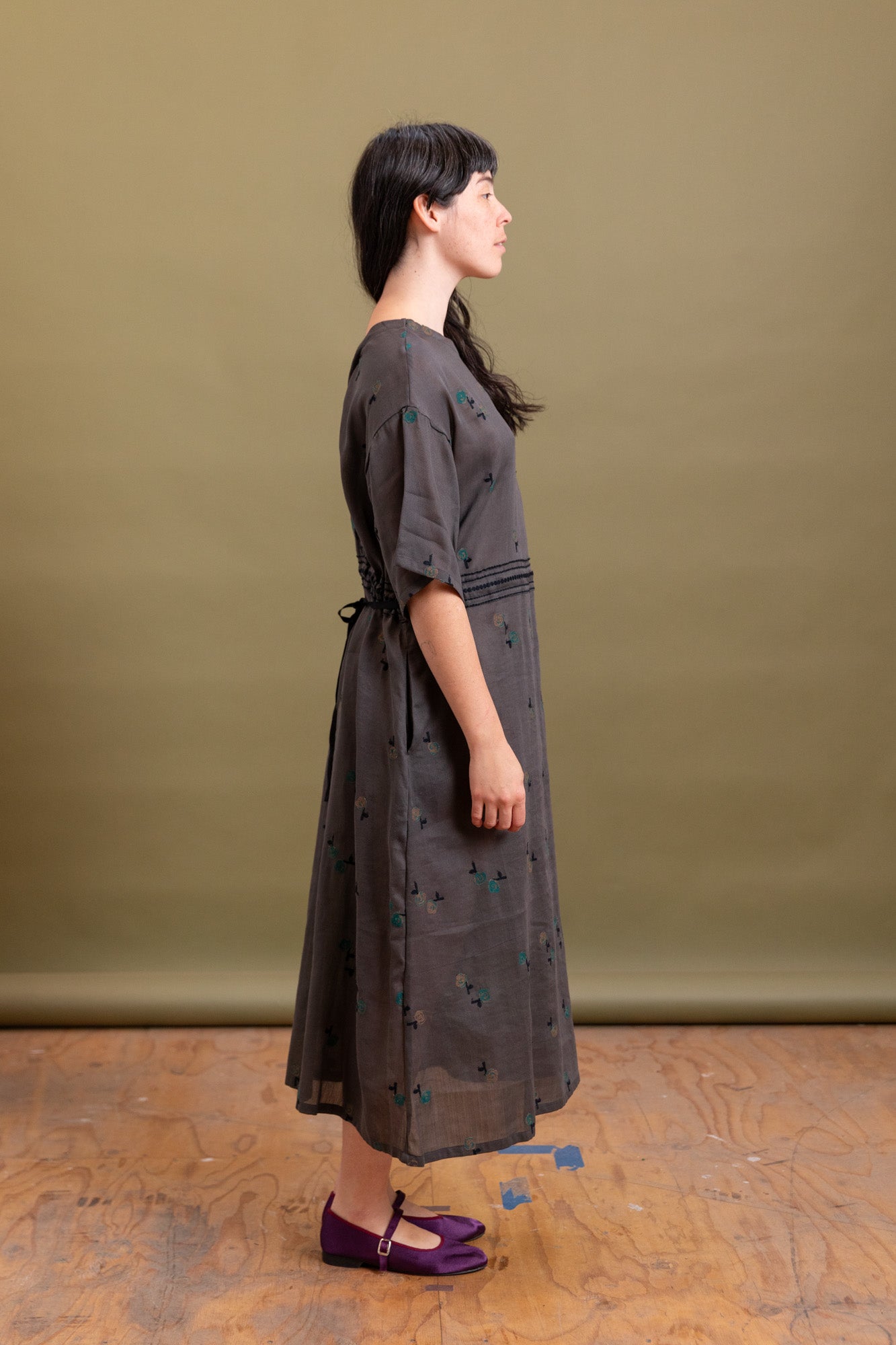 EMBROIDERY DRESS IN CHARCOAL COTTON/RAMIE
