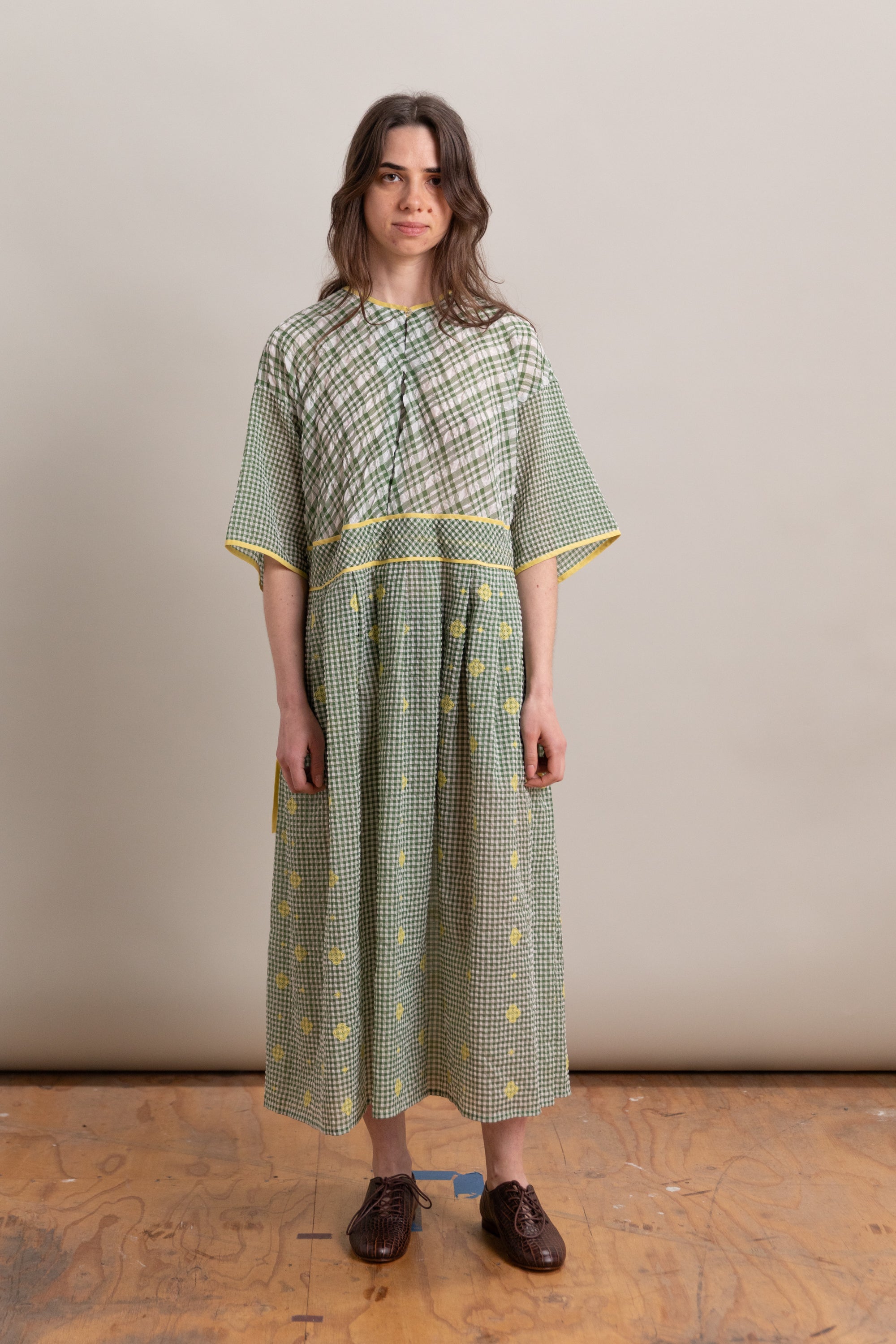EMBROIDERY DRESS IN GREEN