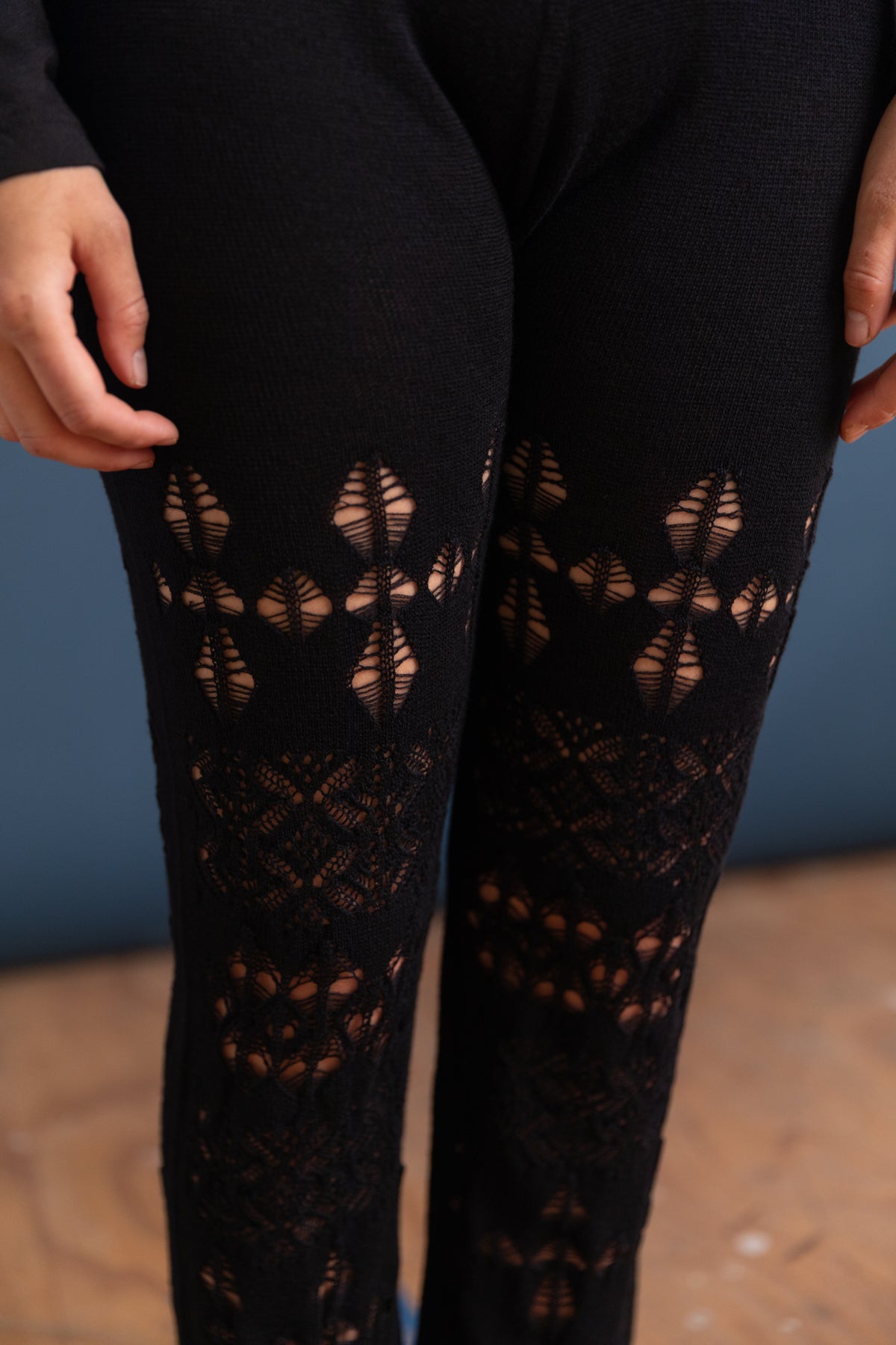 KNITTED LEGGINGS IN BLACK