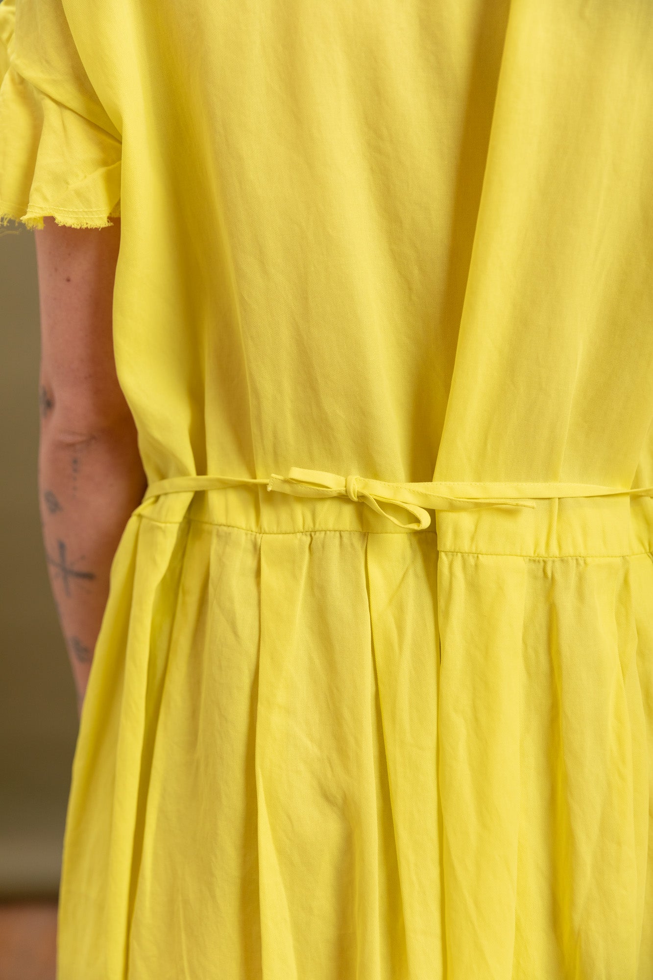 VIYELLA DRESS IN YELLOW COATED COTTON