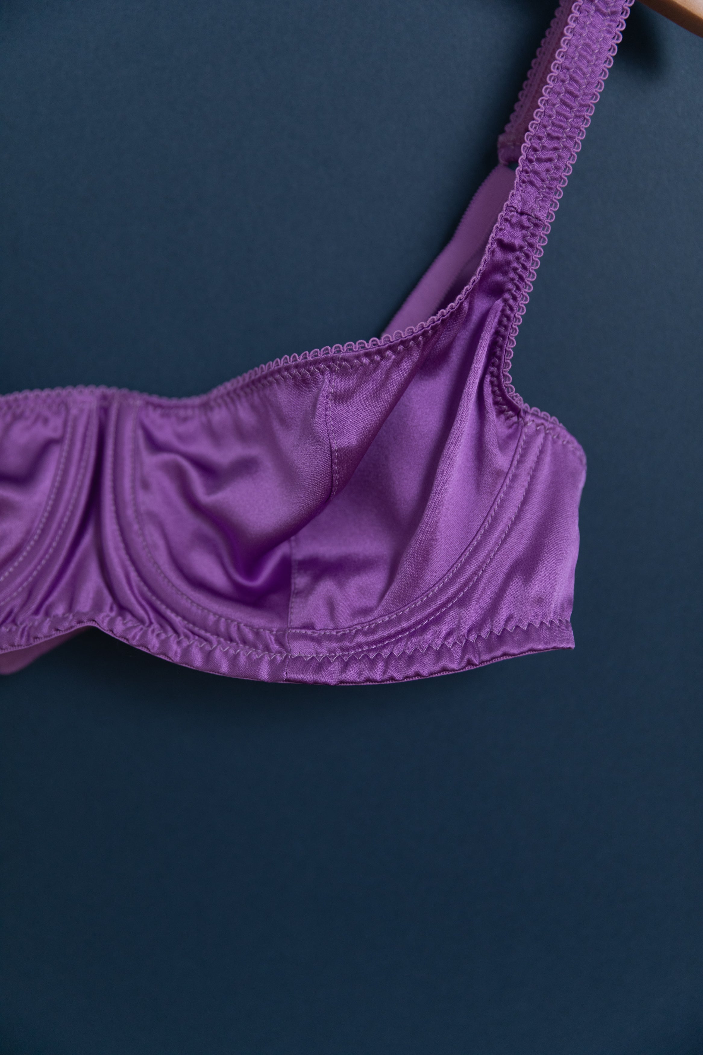 GITA UNDERWIRE BRA IN VIOLA
