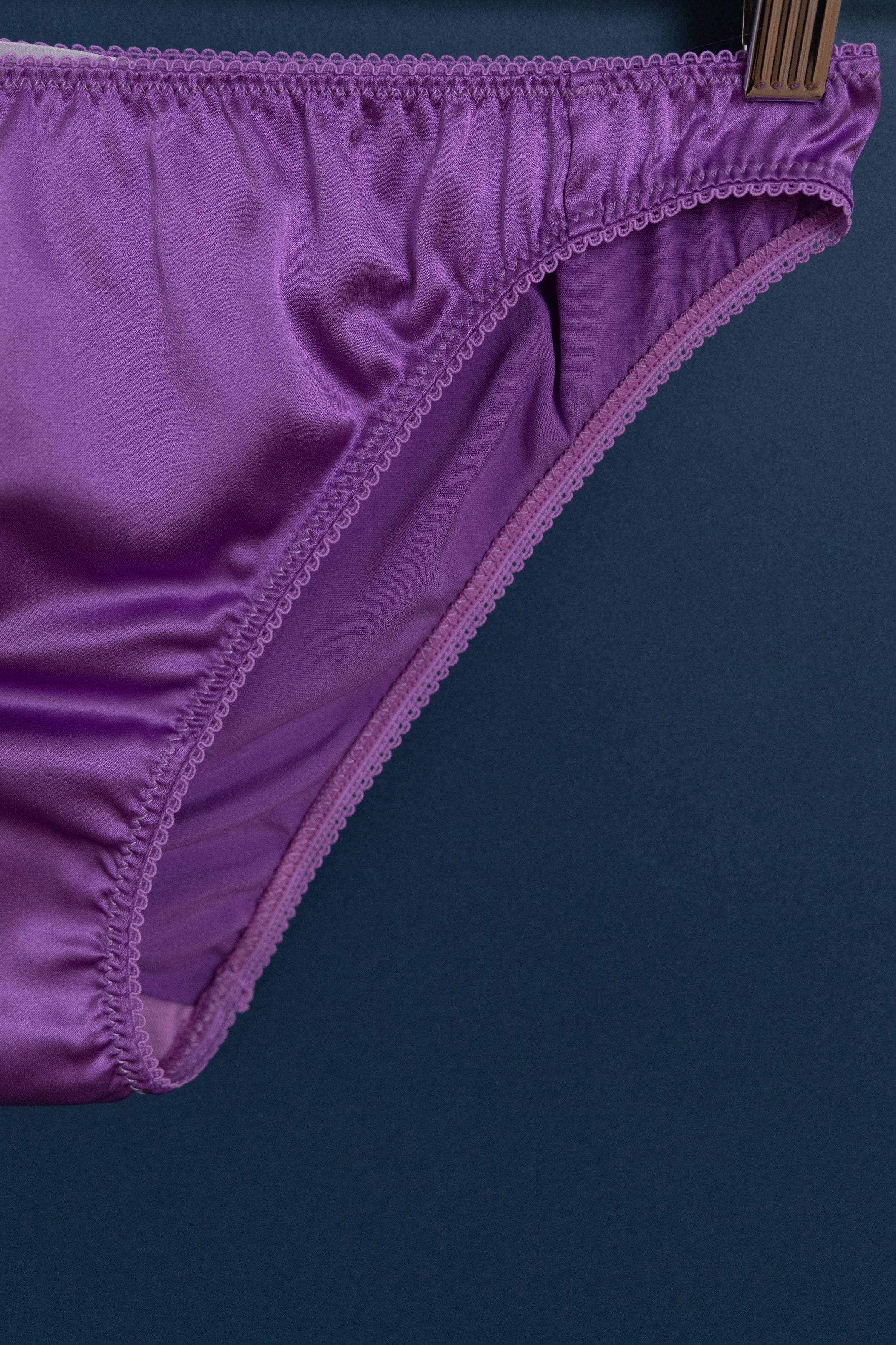 GWYNETH PANTY IN VIOLA