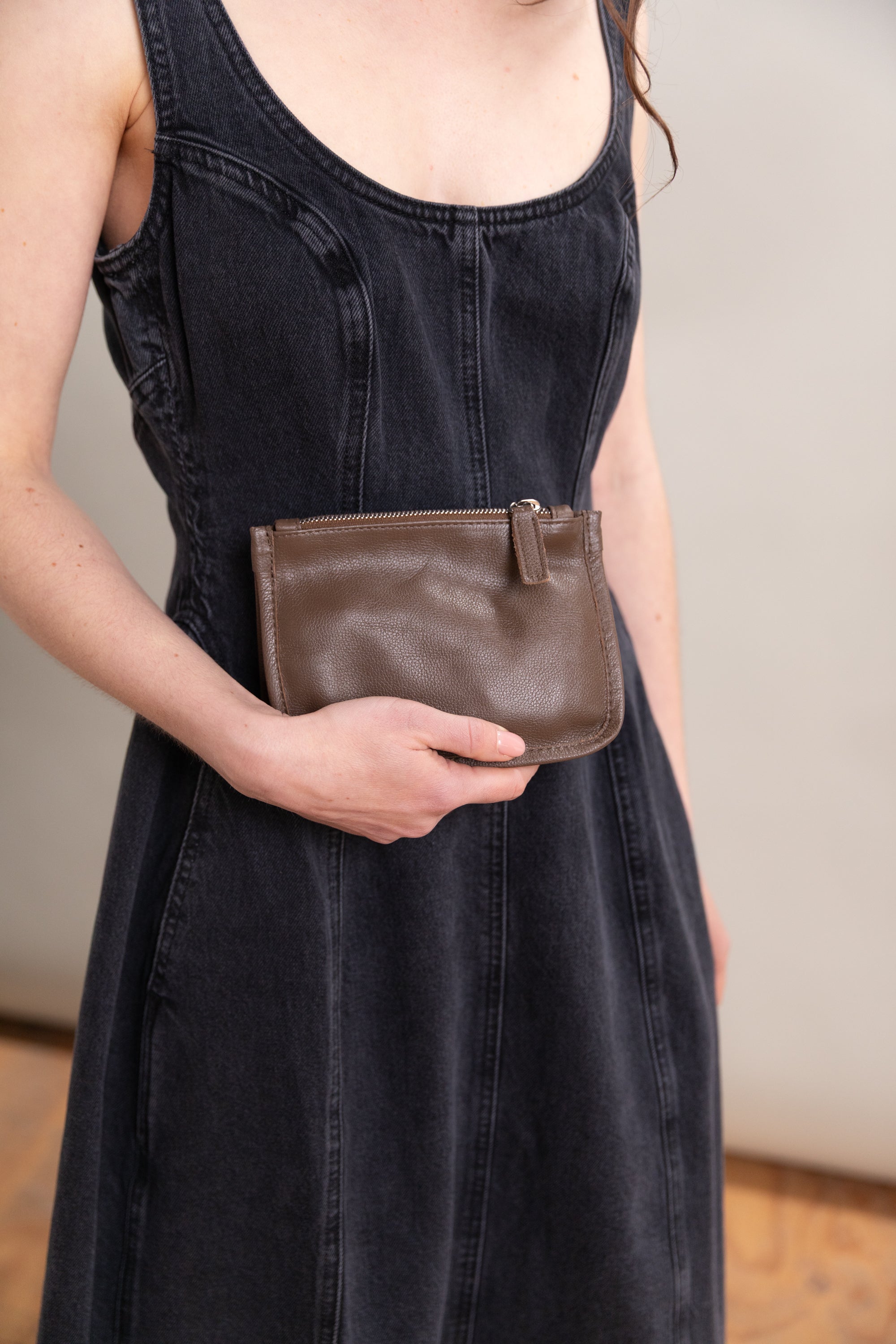 SMALL GIA POUCH IN TOBACCO