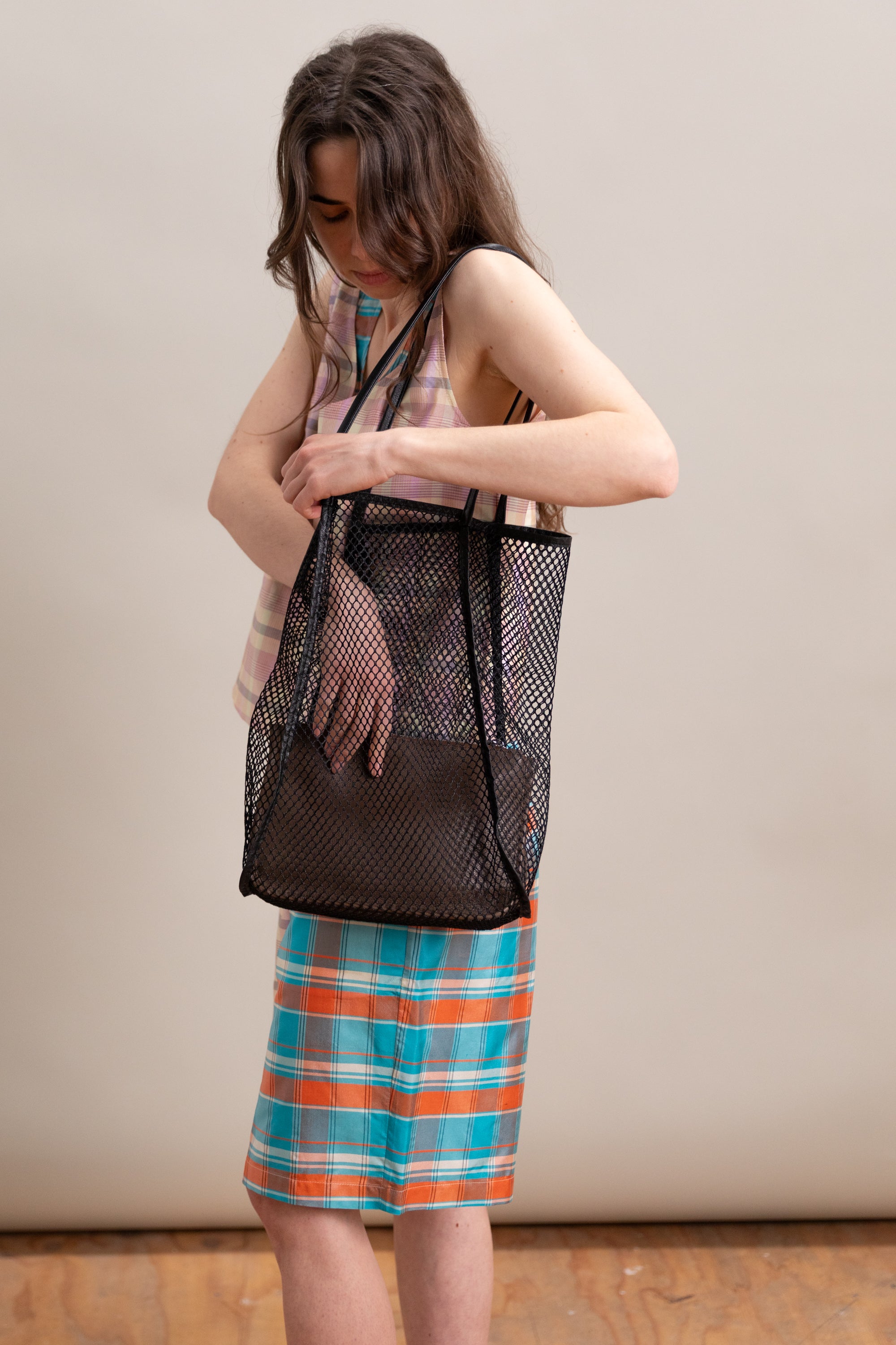 MARKET NET TOTE IN BLACK