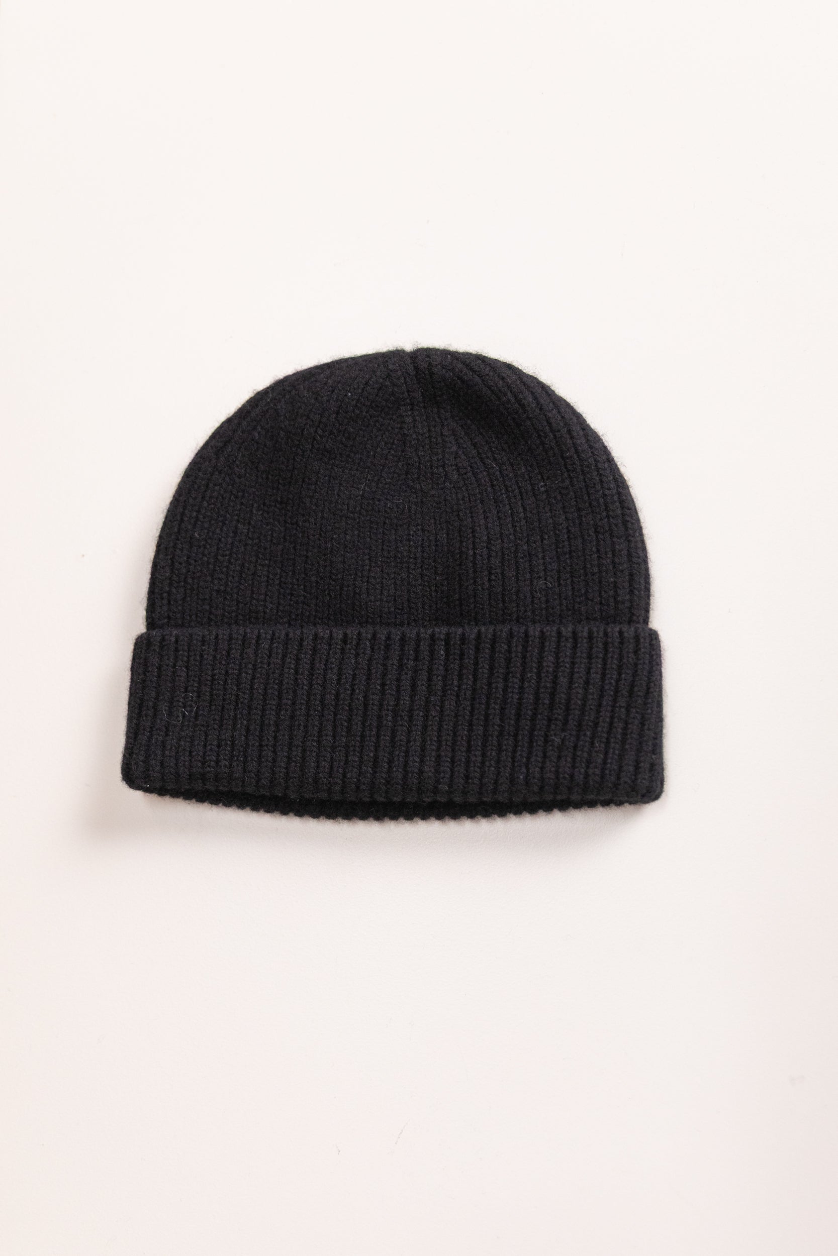 VICKO BEANIE IN BLACK