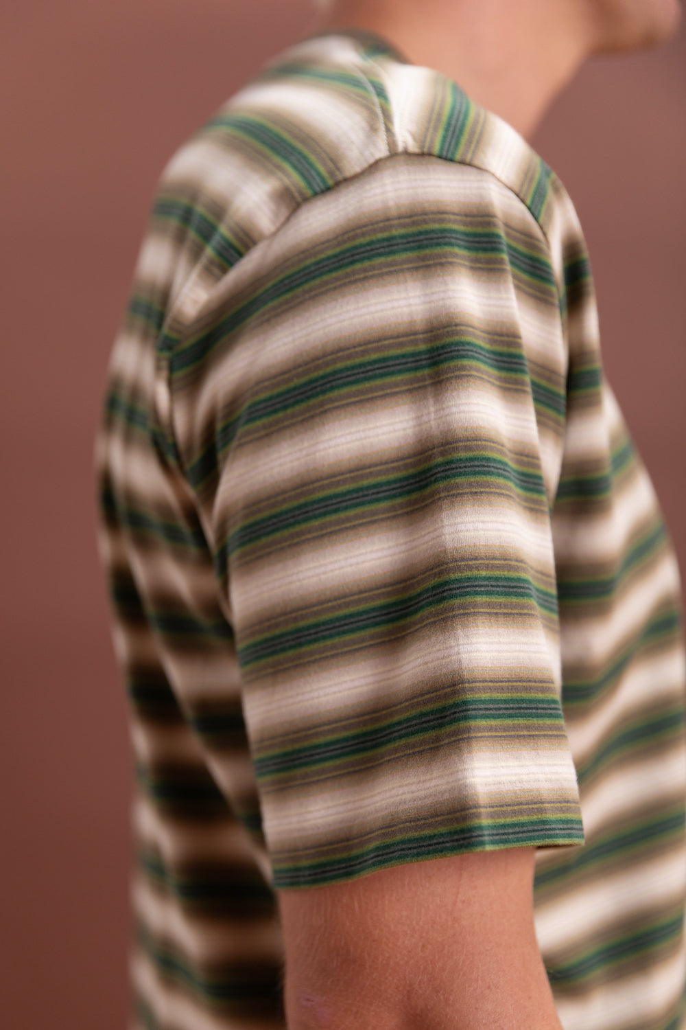 GRADIENT STRIPE JERSEY TEE IN FADE BROWN STRIPE