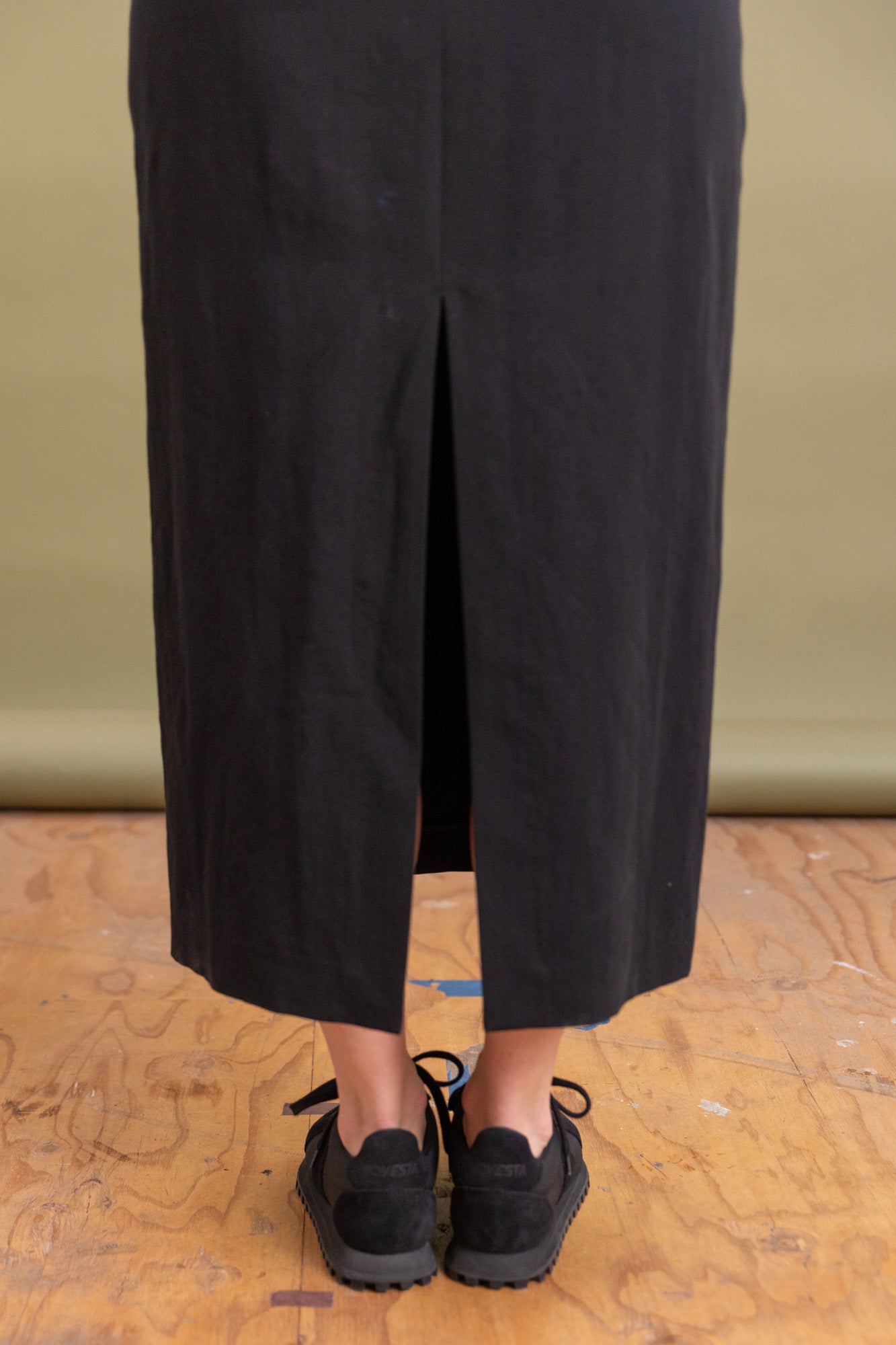 HARD TWIST COTTON LINEN GABARDINE DRESS IN BLACK