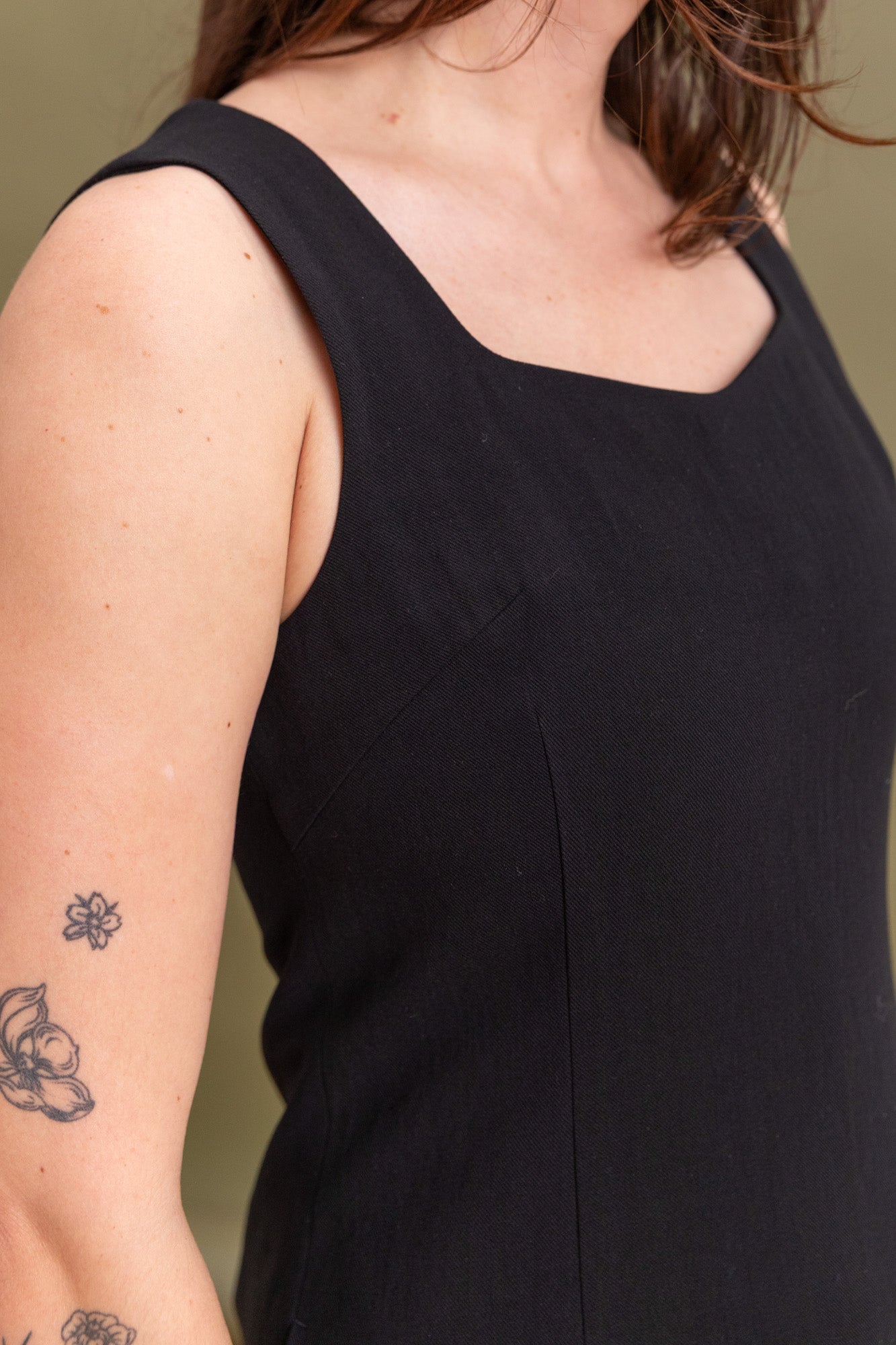 HARD TWIST COTTON LINEN GABARDINE DRESS IN BLACK