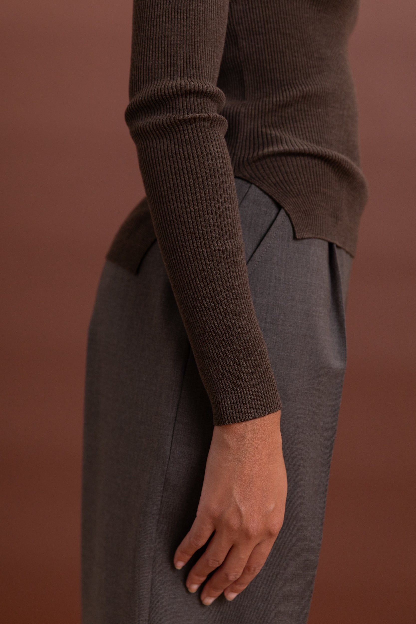 SUPER FINE WOOL HIGH GAUGE RIB KNIT POLO IN TOP BROWN