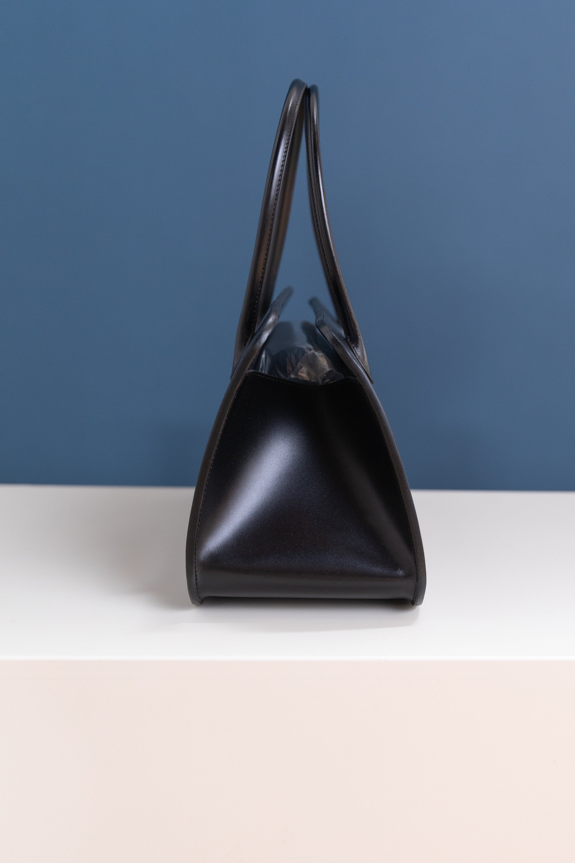 MEDIUM LEATHER TOTE BAG IN BLACK