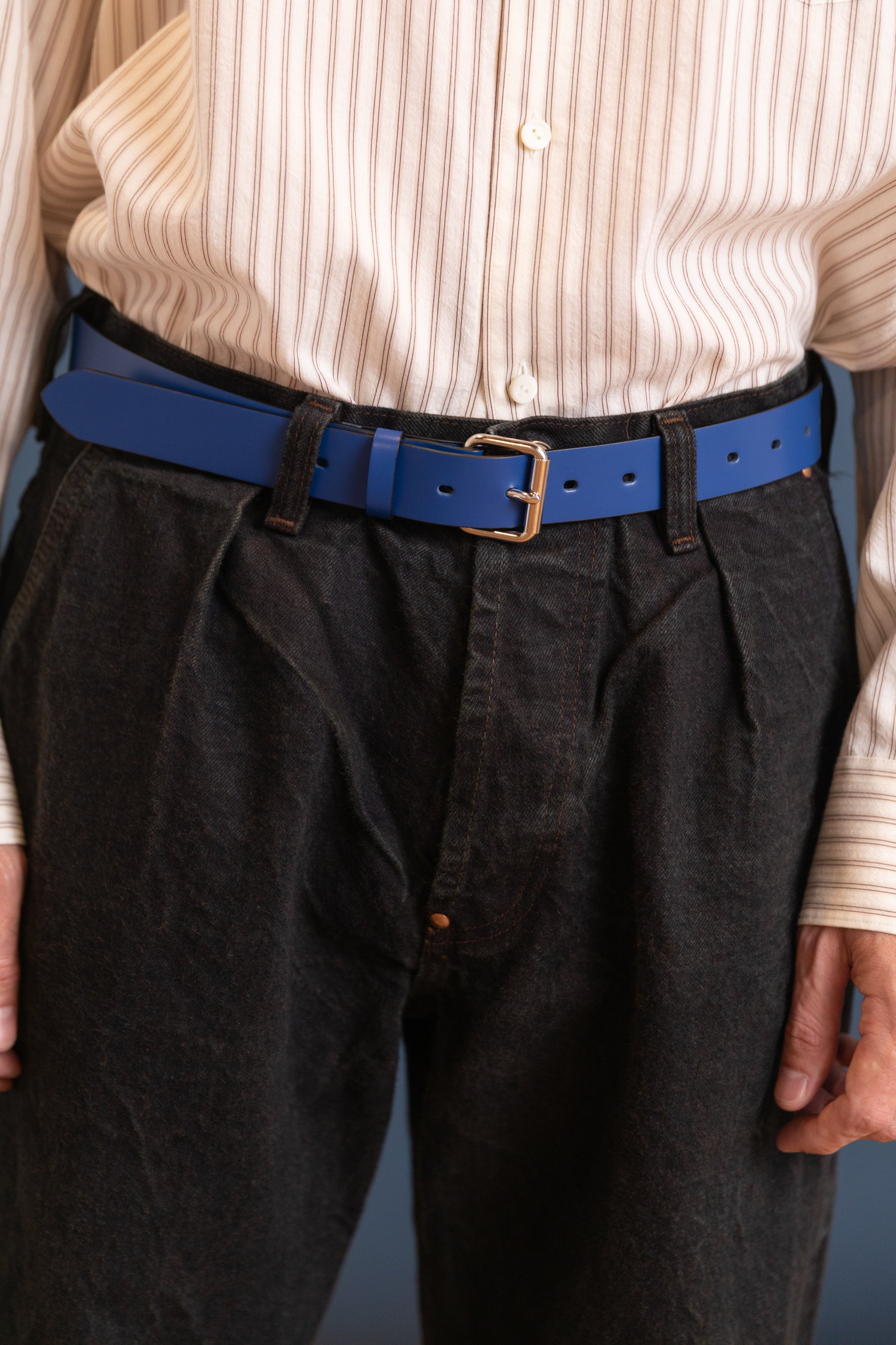 GLAZED LEATHER ROLLER BUCKLE BELT IN ROYAL BLUE