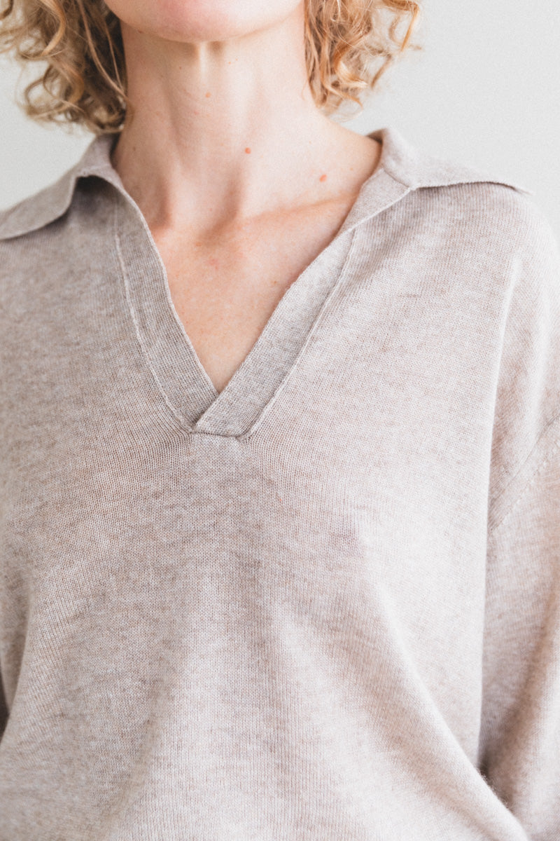 SUPER FINE CASHMERE SILK KNIT SKIPPER POLO IN TOP BEIGE