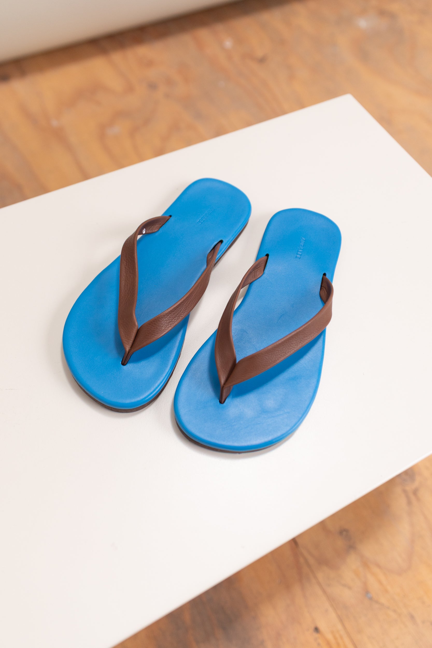 SOFT LEATHER FLIP-FLOPS IN BLUE & BROWN