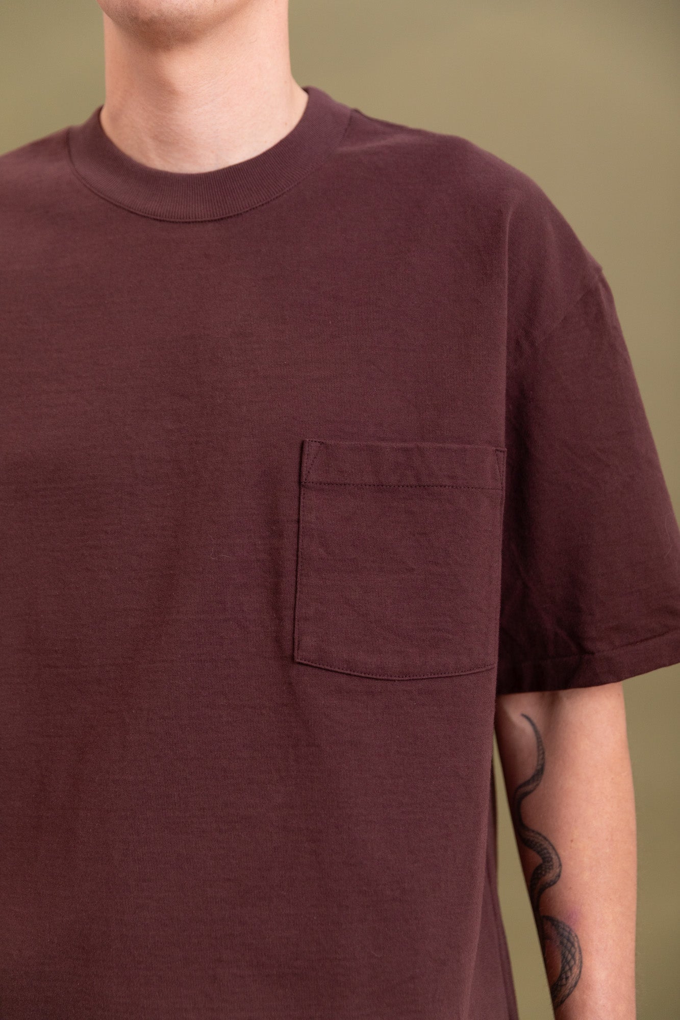 HEAVY WEIGHT POCKET TEE IN BROWN