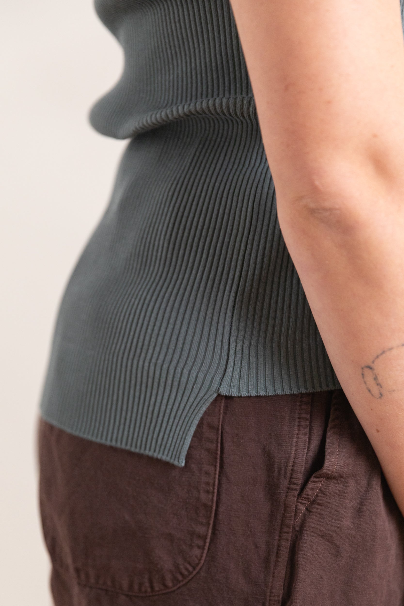 COTTON HIGH GAUGE RIB KNIT TANK TOP IN SAGE GRAY