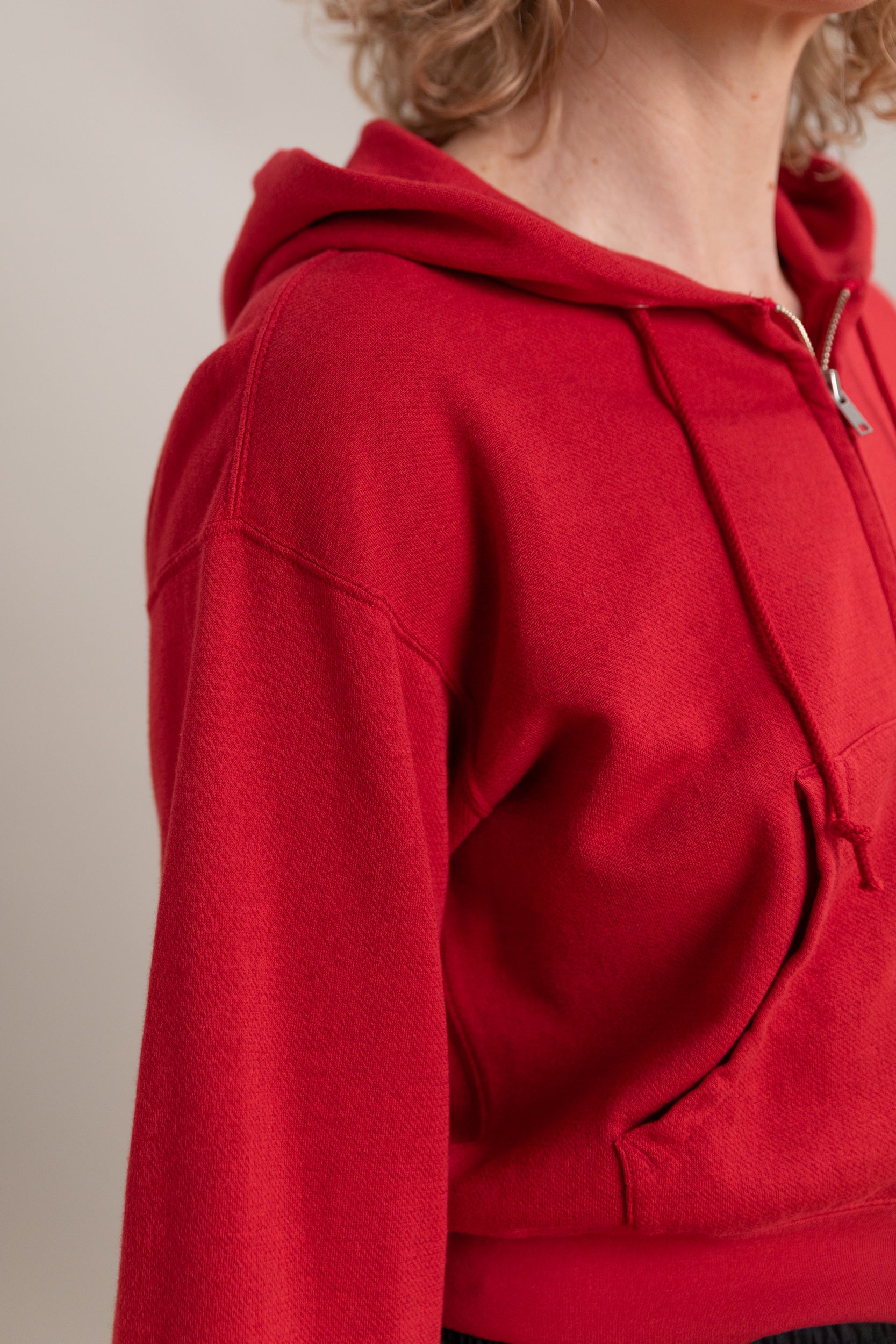 HIGH TWIST LIGHT SWEAT ZIP PARKA IN RED