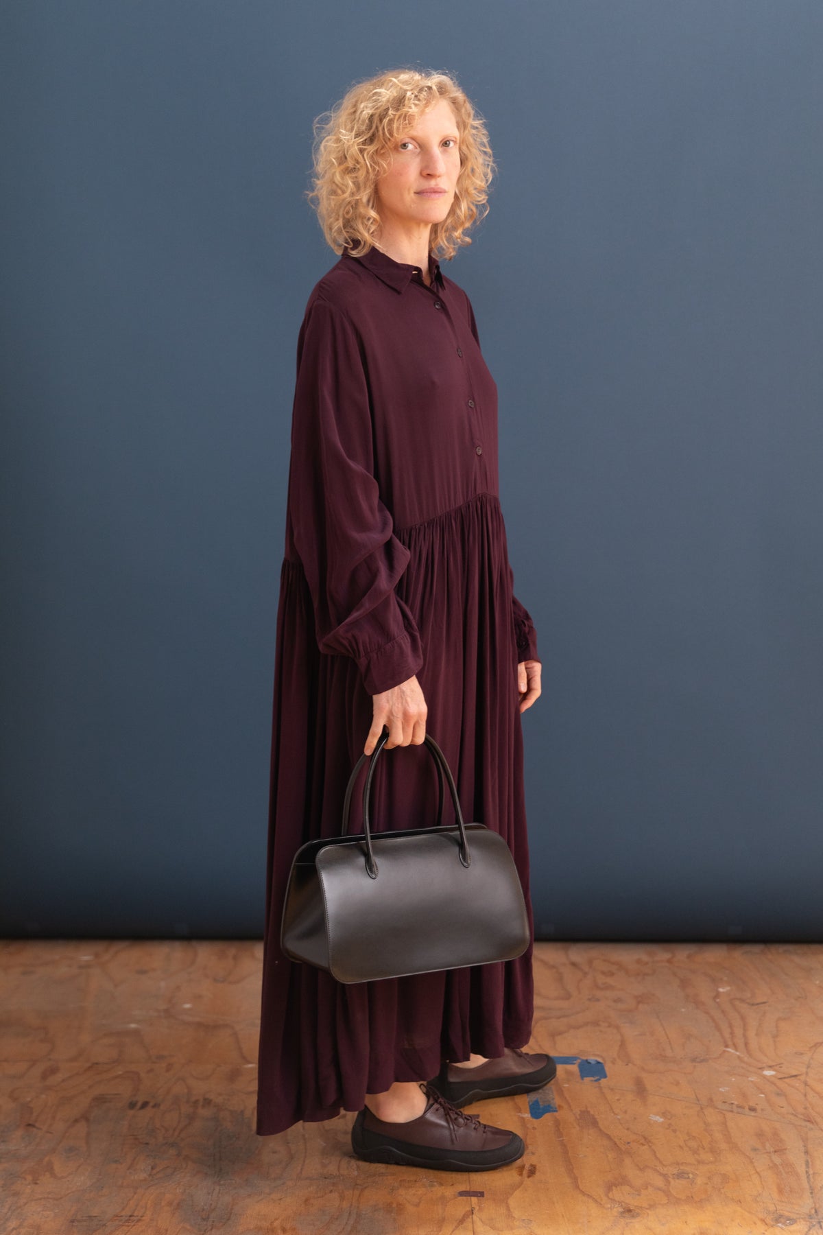 MEDIUM LEATHER TOTE BAG IN BLACK