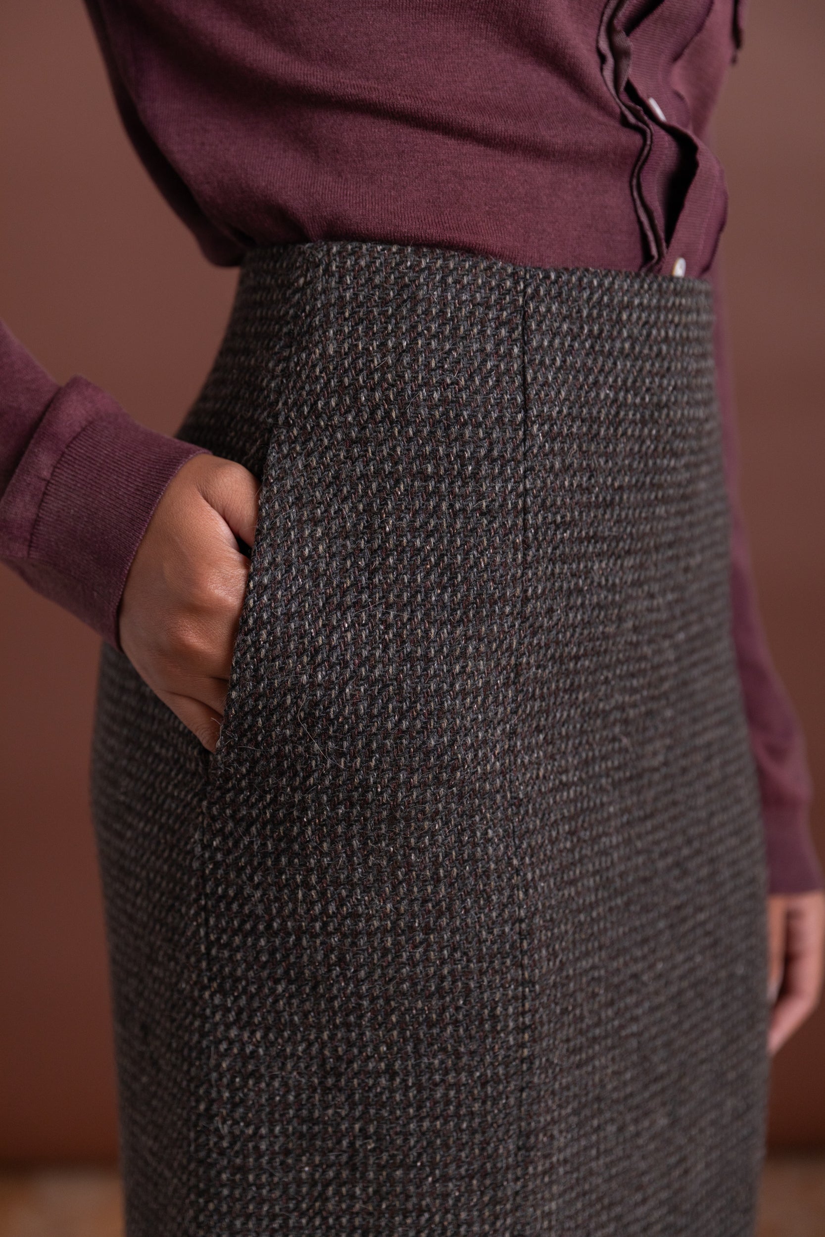 ALPACA WOOL SILK TWEED PENCIL SKIRT IN GRAY BROWN HAIRLINE WOOL