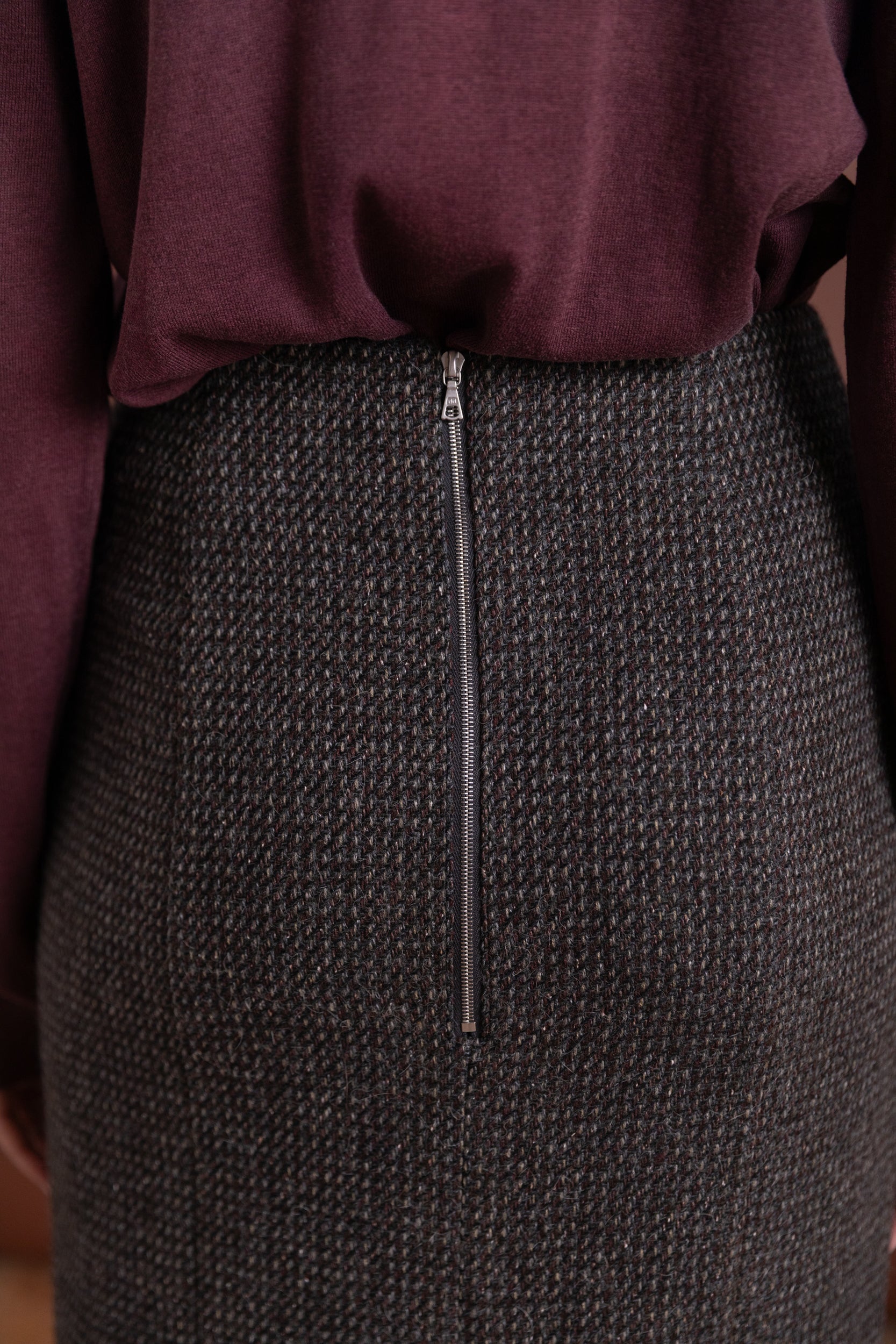 ALPACA WOOL SILK TWEED PENCIL SKIRT IN GRAY BROWN HAIRLINE WOOL