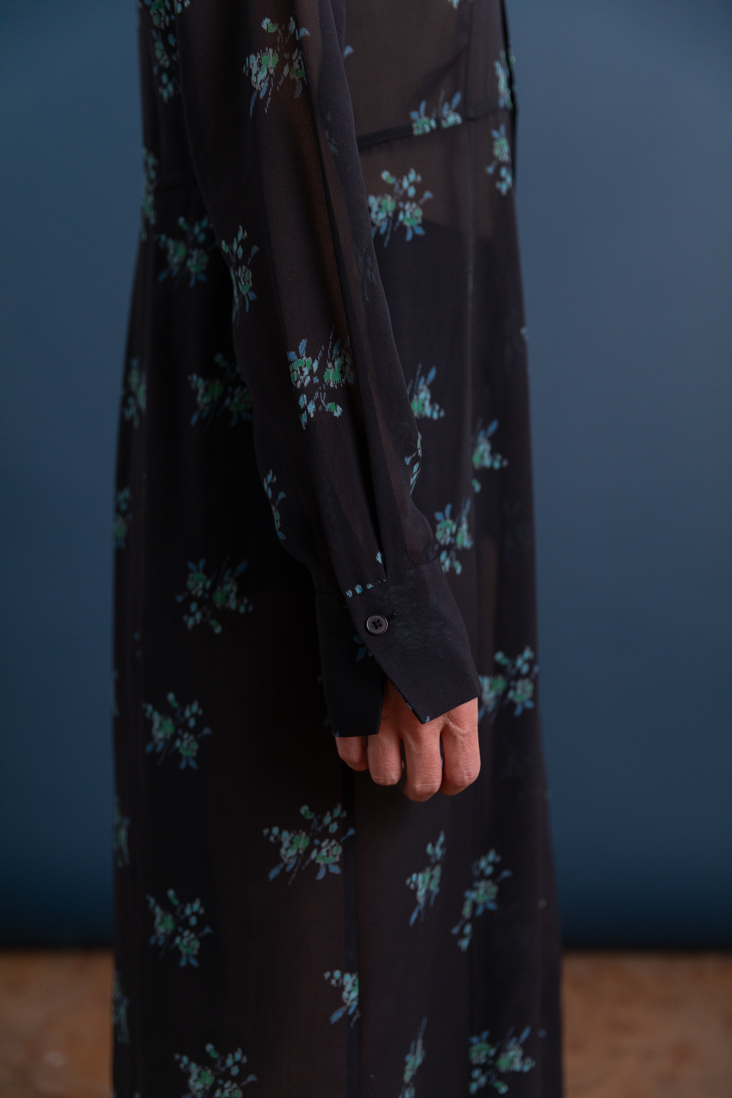 PRINTED AIRY SILK GEORGETTE DRESS IN INK BLACK