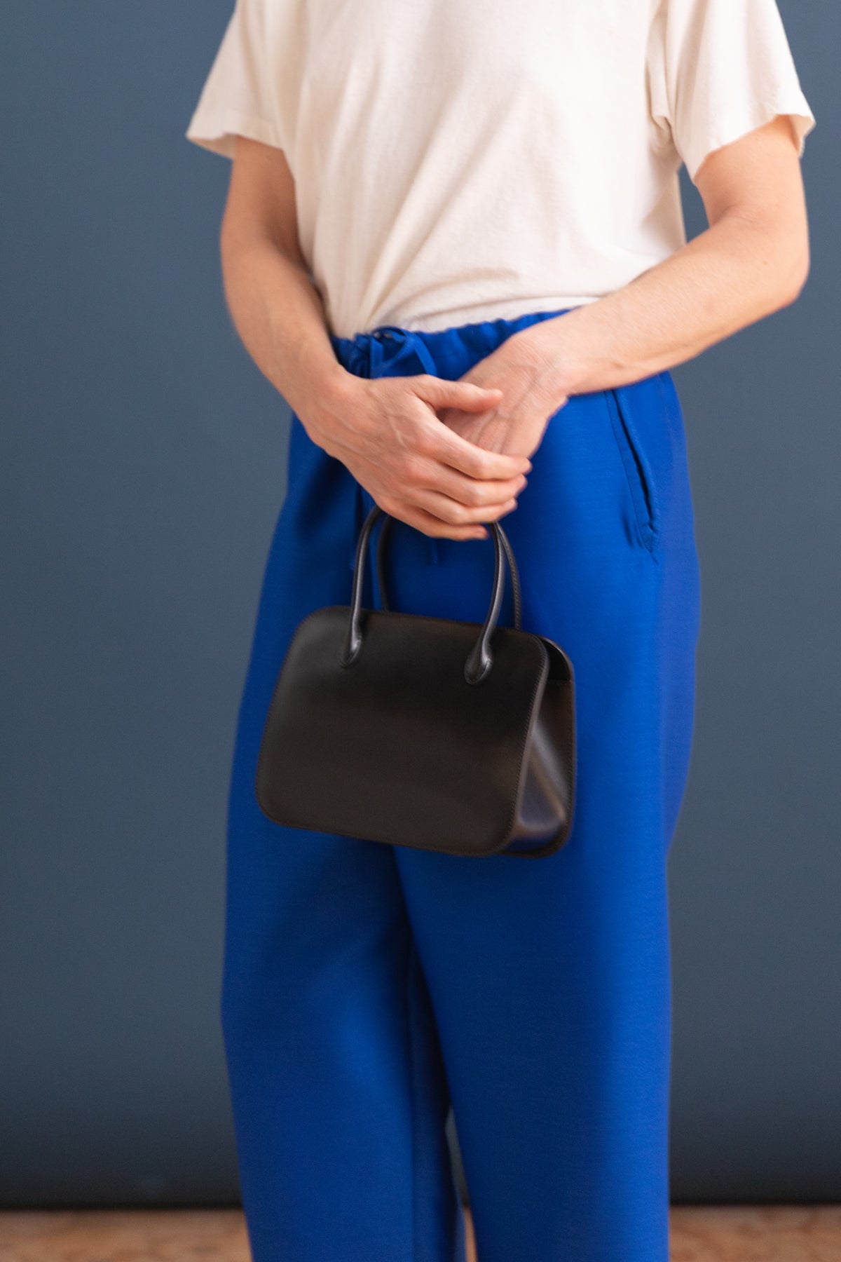 SMALL LEATHER TOTE BAG IN BLACK