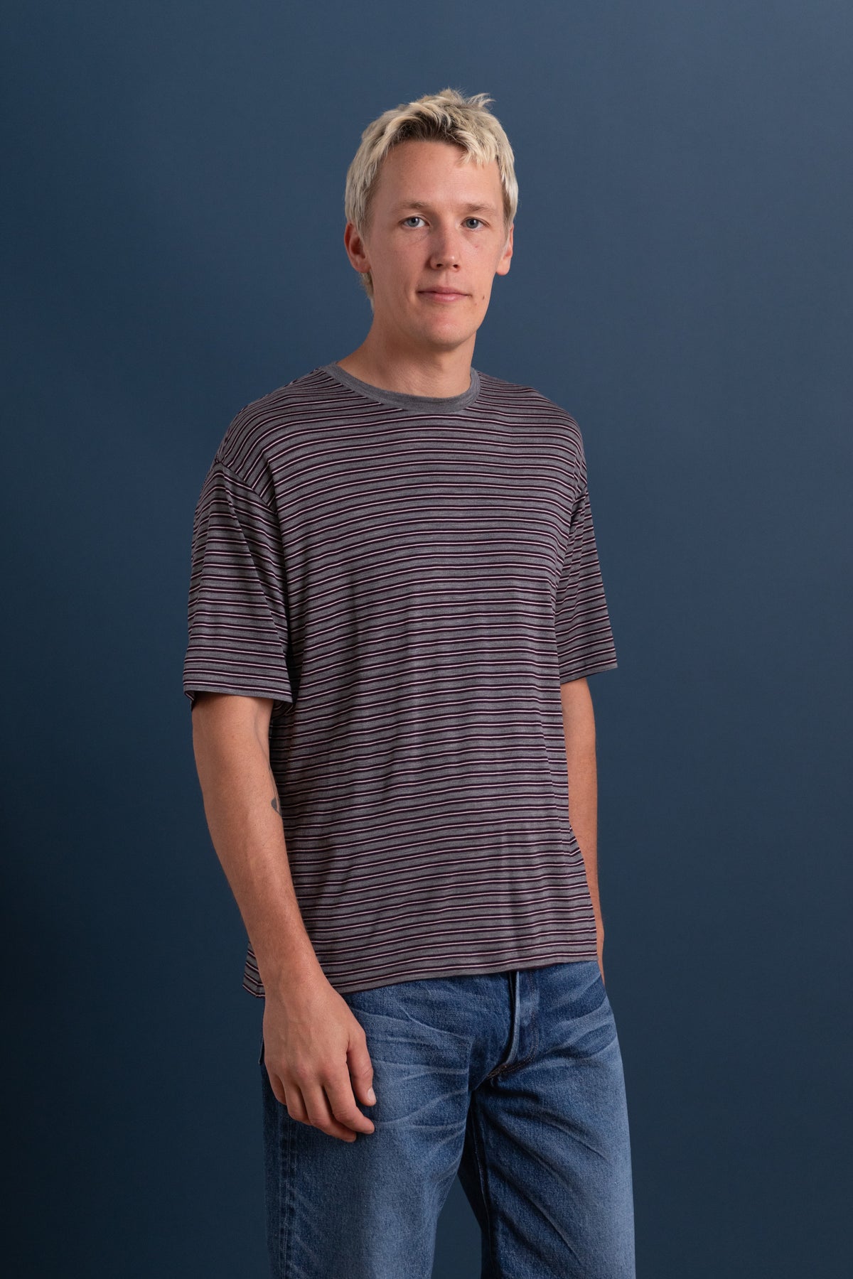 SOFT SMOOTH WOOL STRIPE JERSEY TEE IN GRAY STRIPE