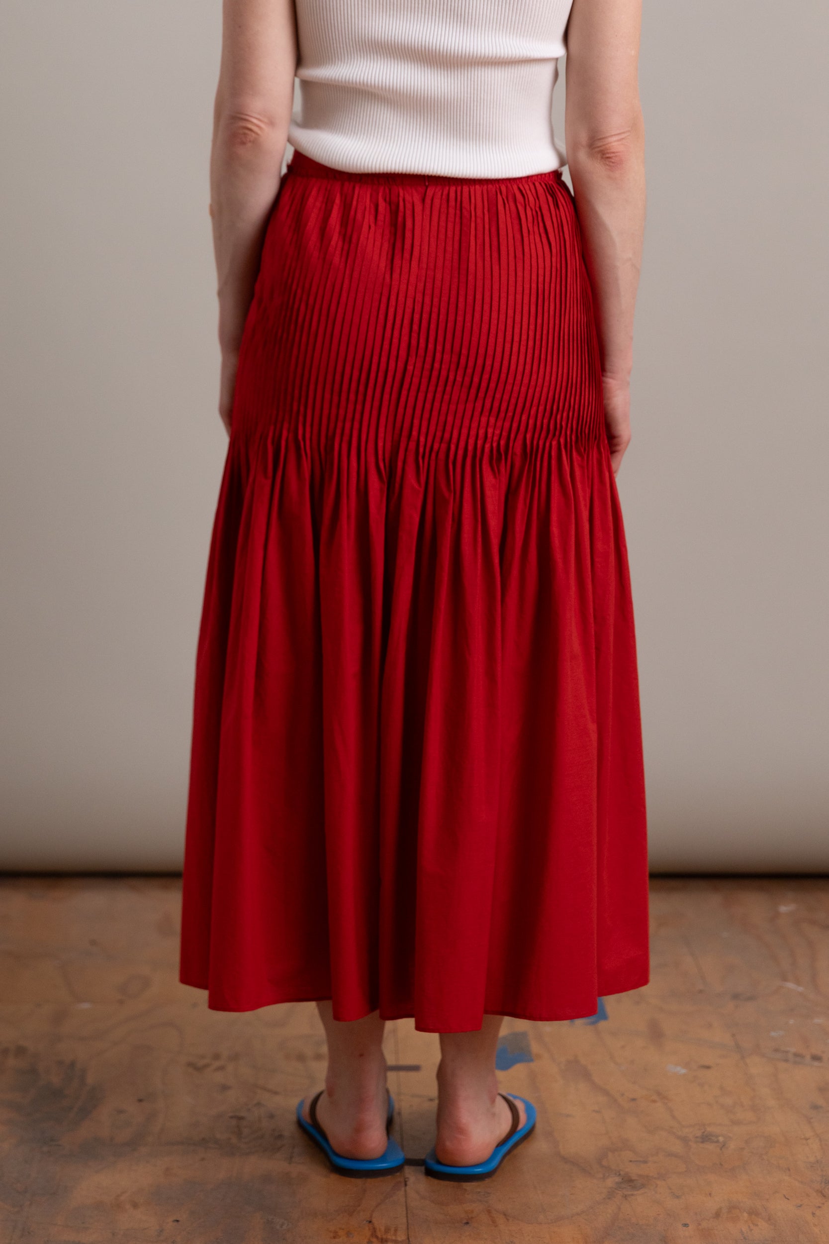 SUPER FINE COTTON LAWN PIN-TUCK SKIRT IN RED