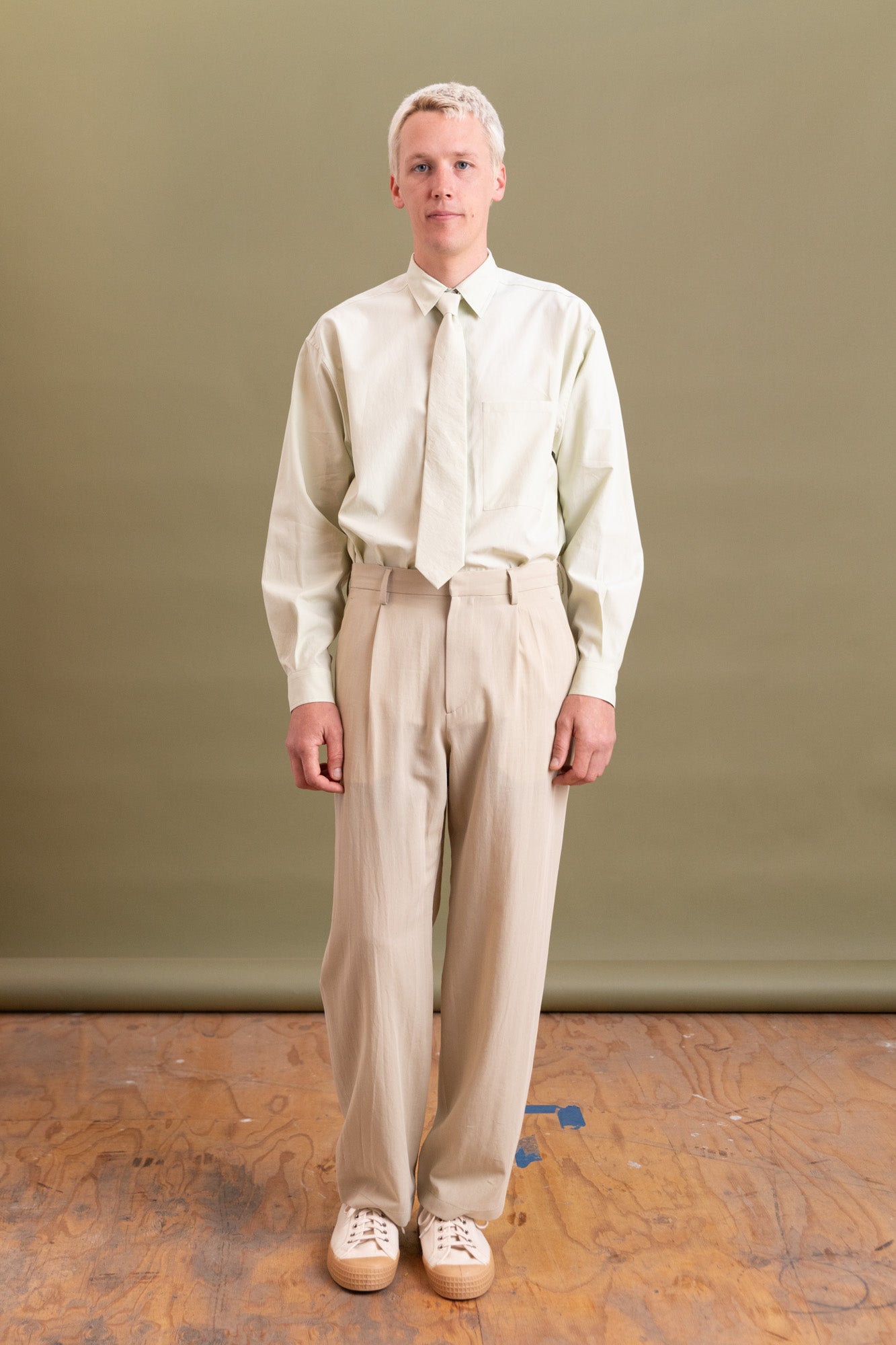 LIGHT COTTON WOOL VIYELLA SLACKS IN LIGHT KHAKI