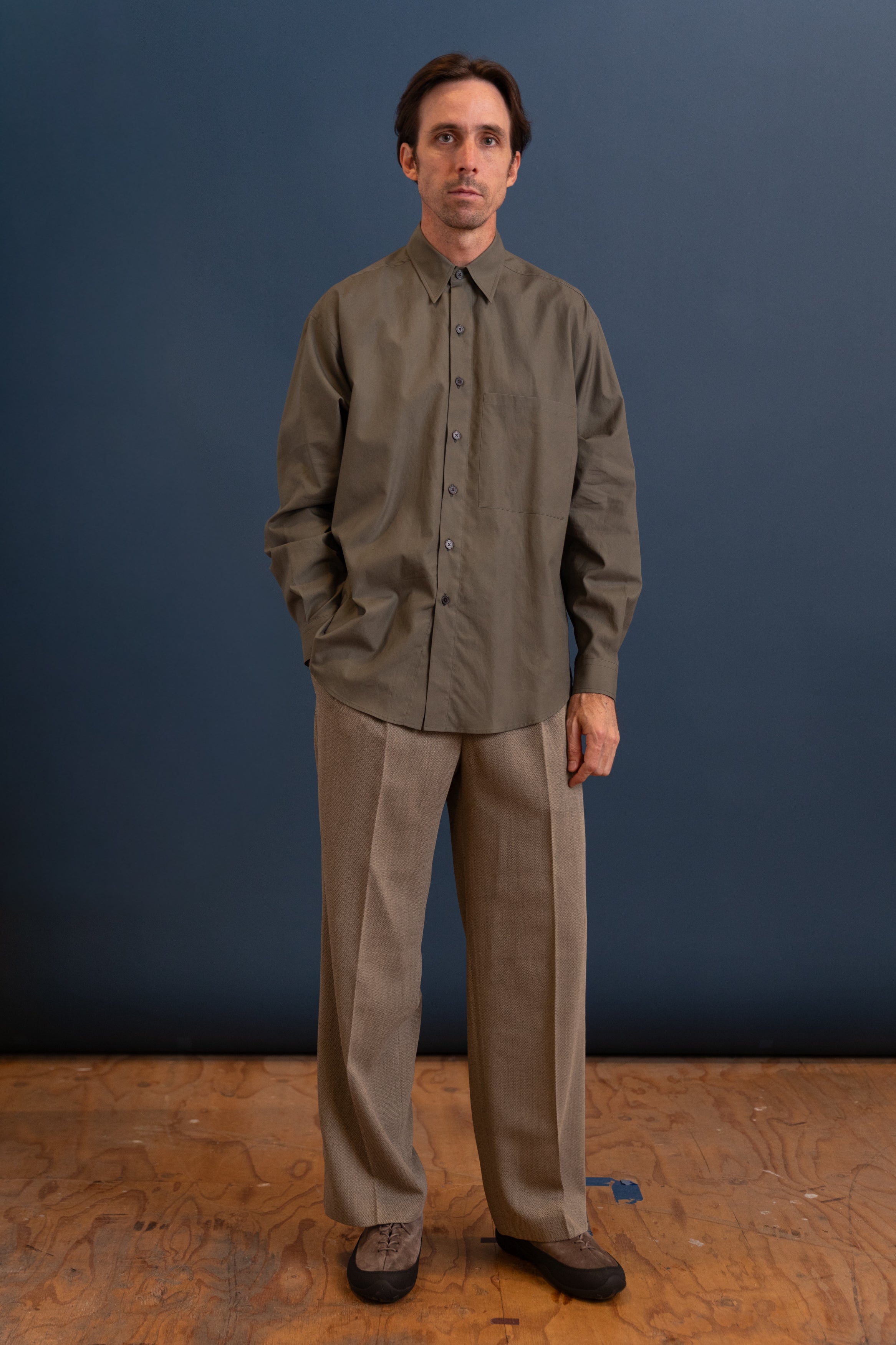 WASHED FINX TWILL BIG SHIRT IN DARK OLIVE