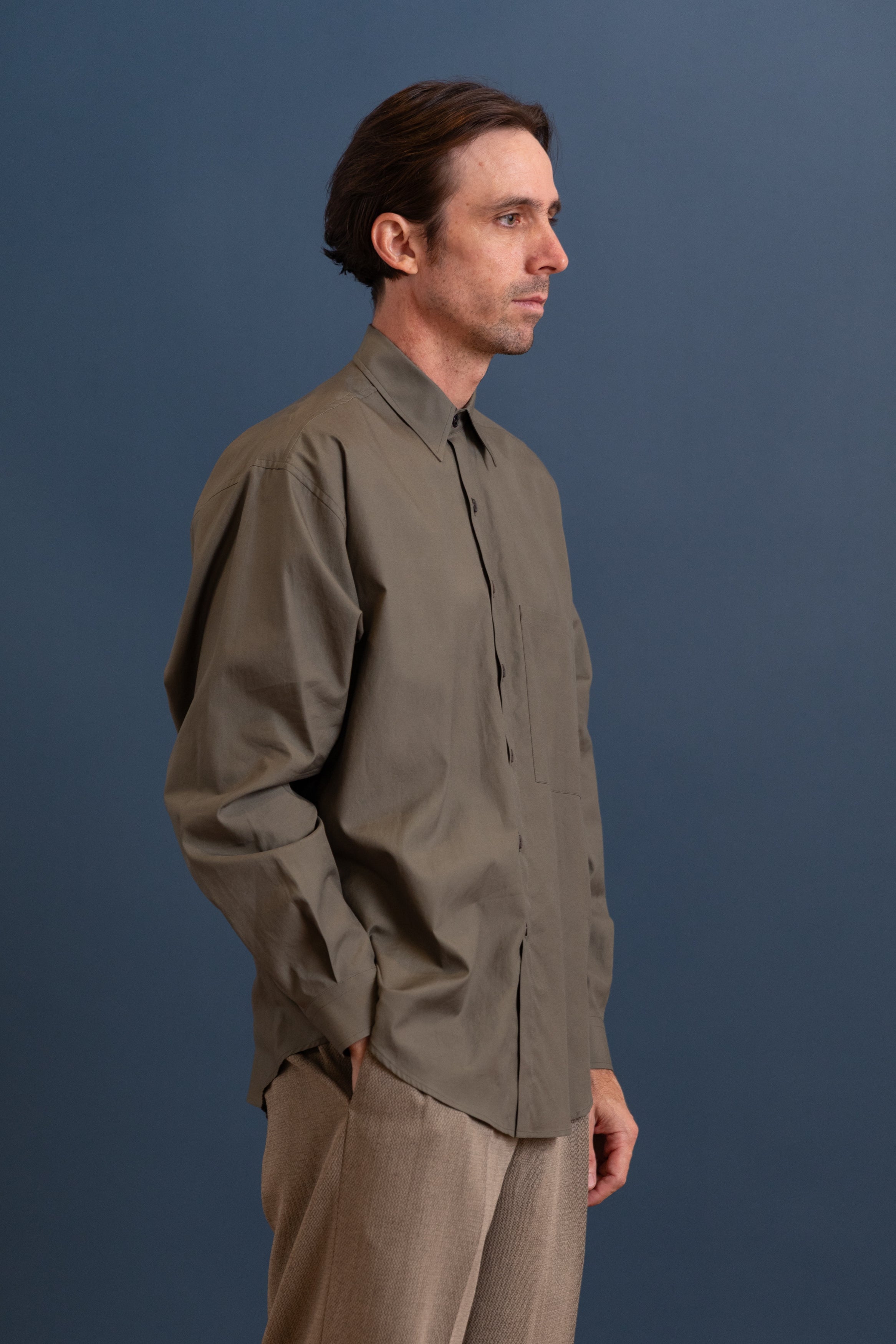 WASHED FINX TWILL BIG SHIRT IN DARK OLIVE