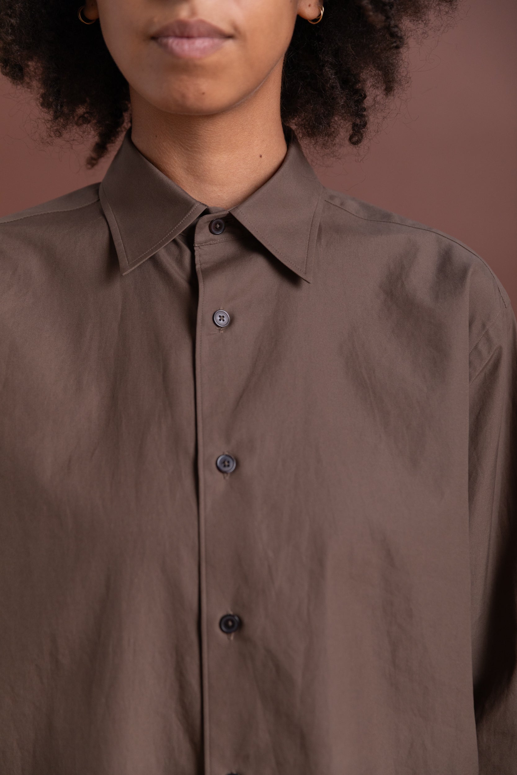 WASHED FINX TWILL SHIRT IN BROWN