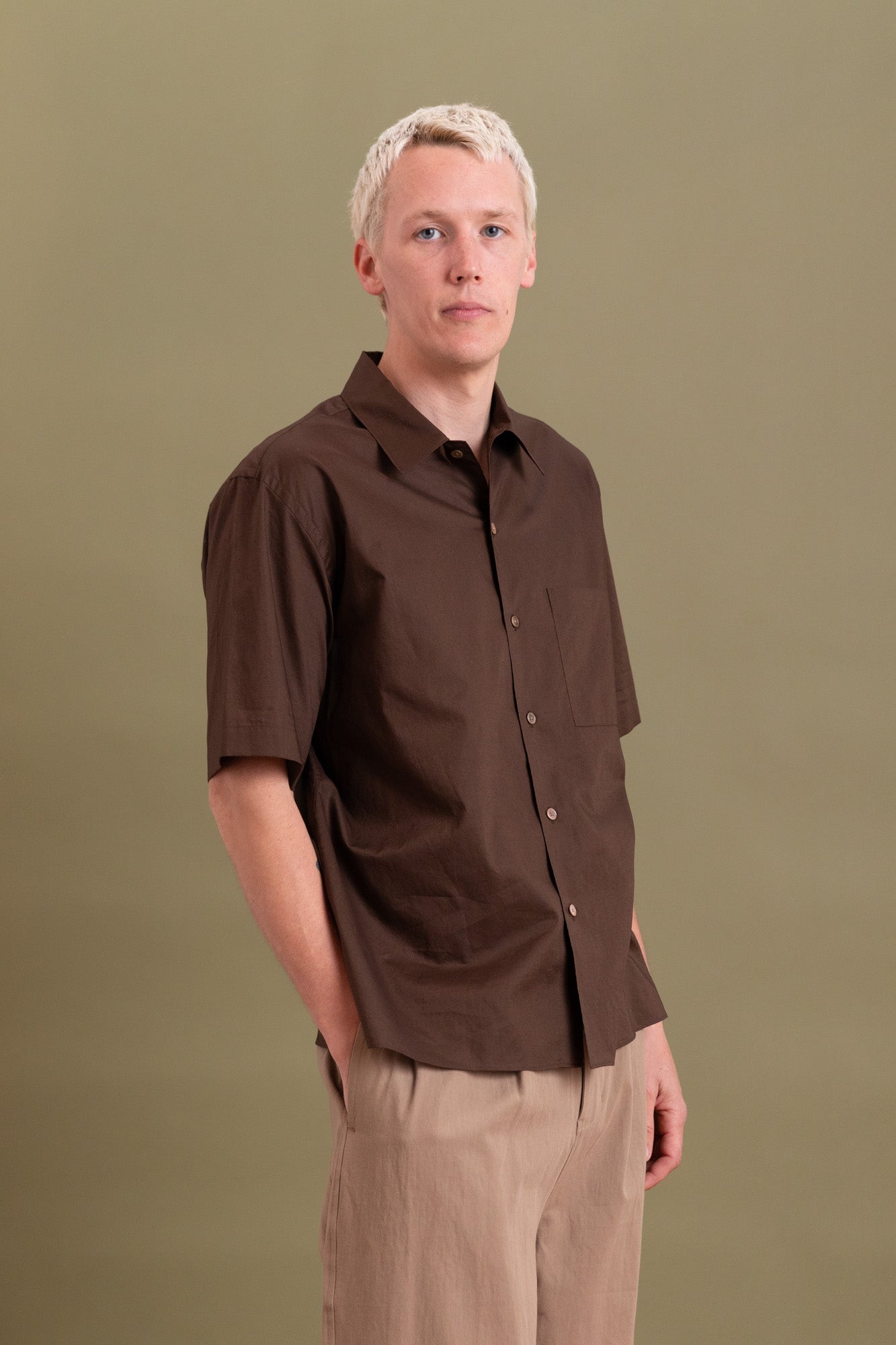 WASHED FINX TYPEWRITER OPEN COLLAR SHIRT IN DARK BROWN