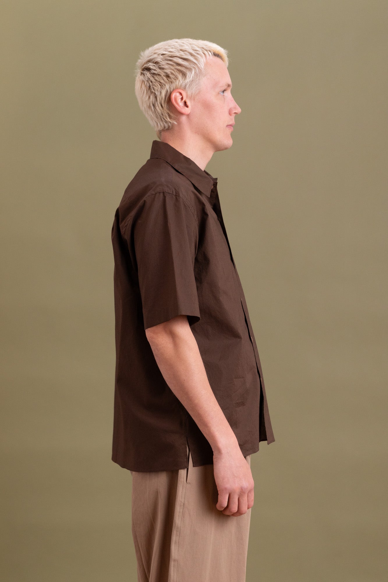 WASHED FINX TYPEWRITER OPEN COLLAR SHIRT IN DARK BROWN