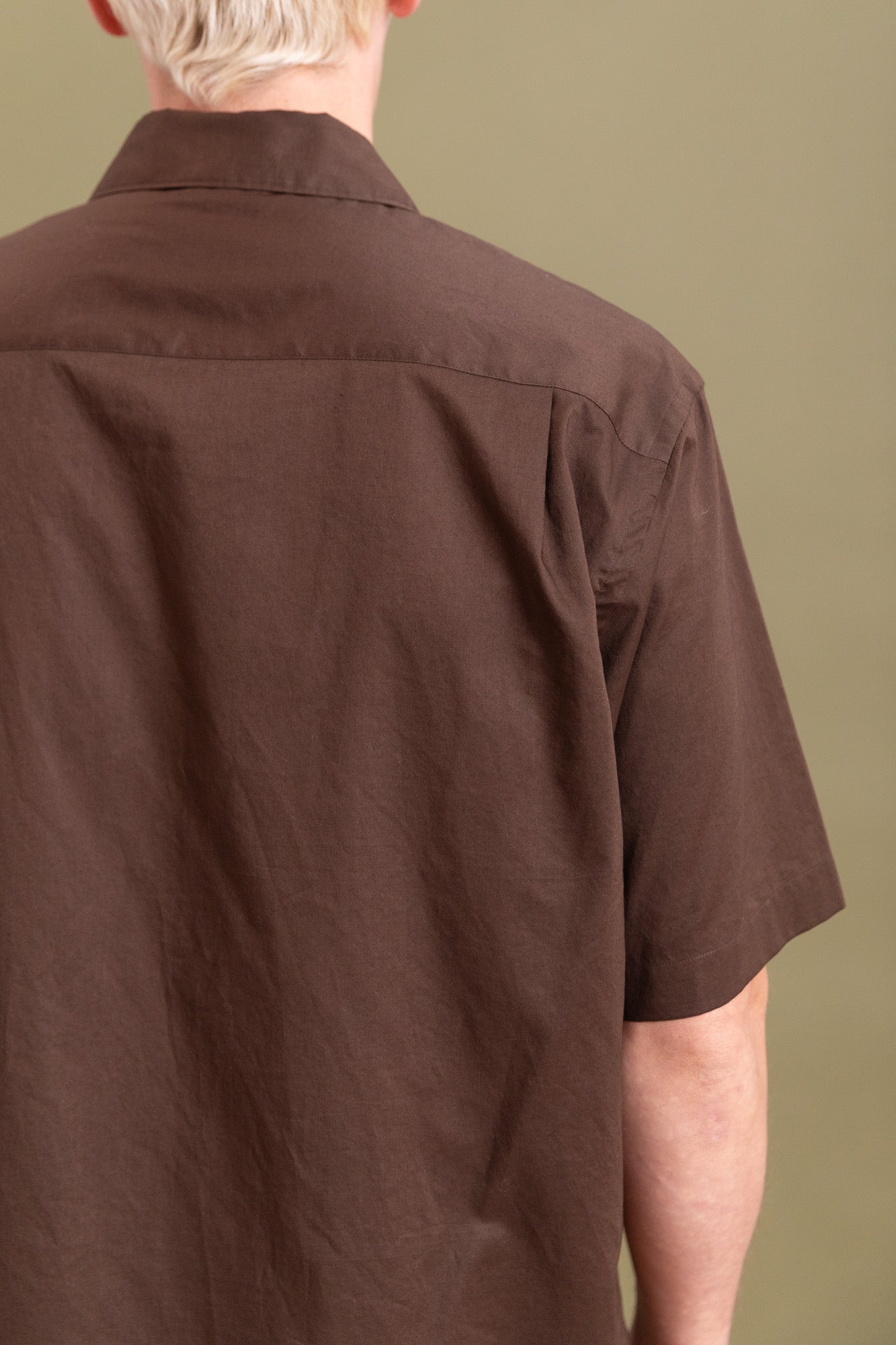 WASHED FINX TYPEWRITER OPEN COLLAR SHIRT IN DARK BROWN