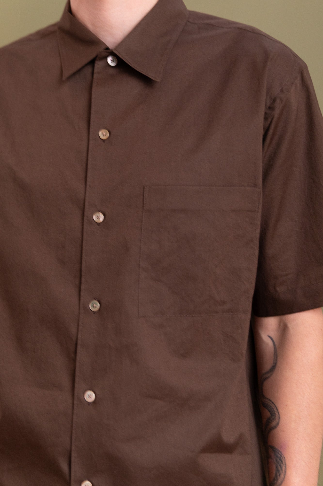 WASHED FINX TYPEWRITER OPEN COLLAR SHIRT IN DARK BROWN