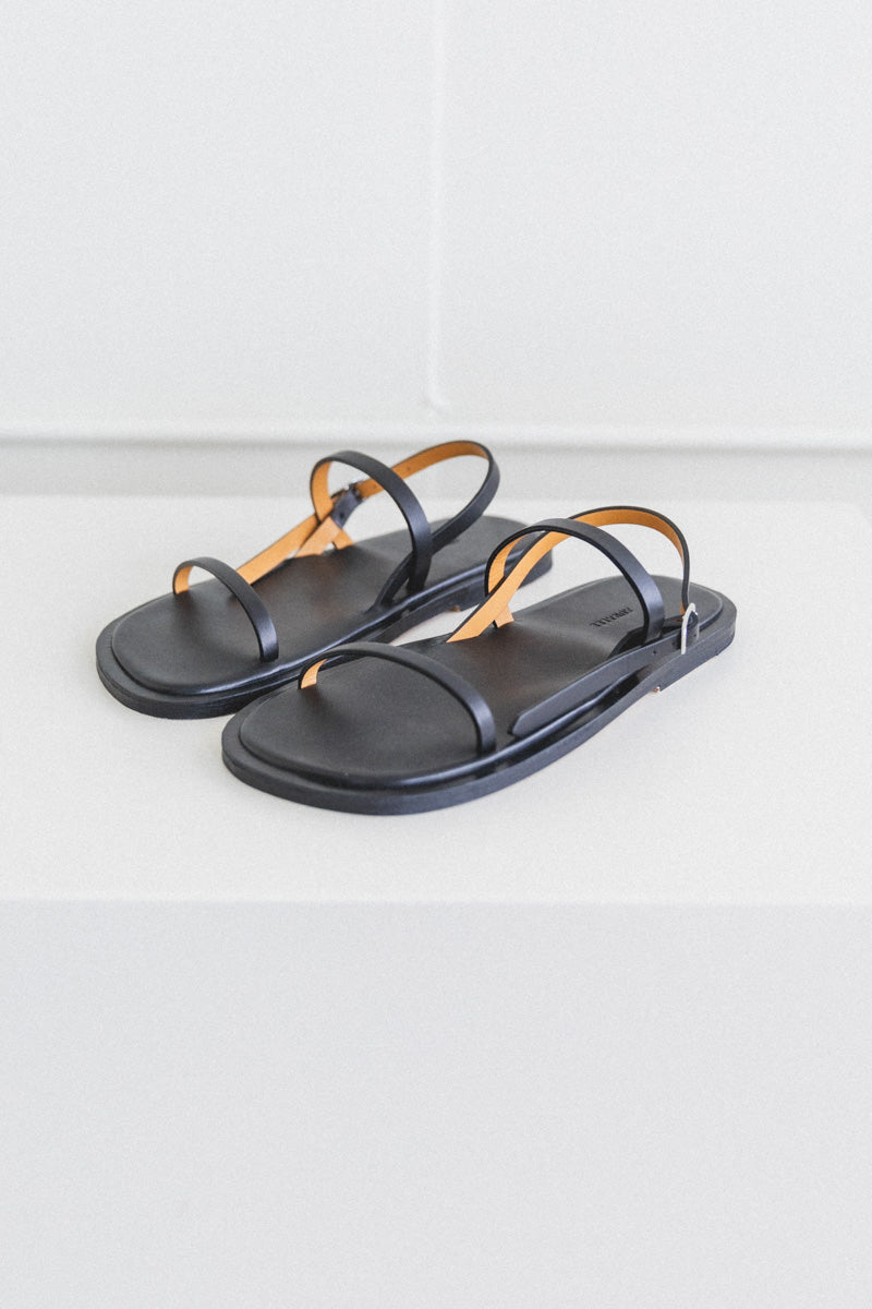 WOMEN'S LEATHER SANDALS IN BLACK