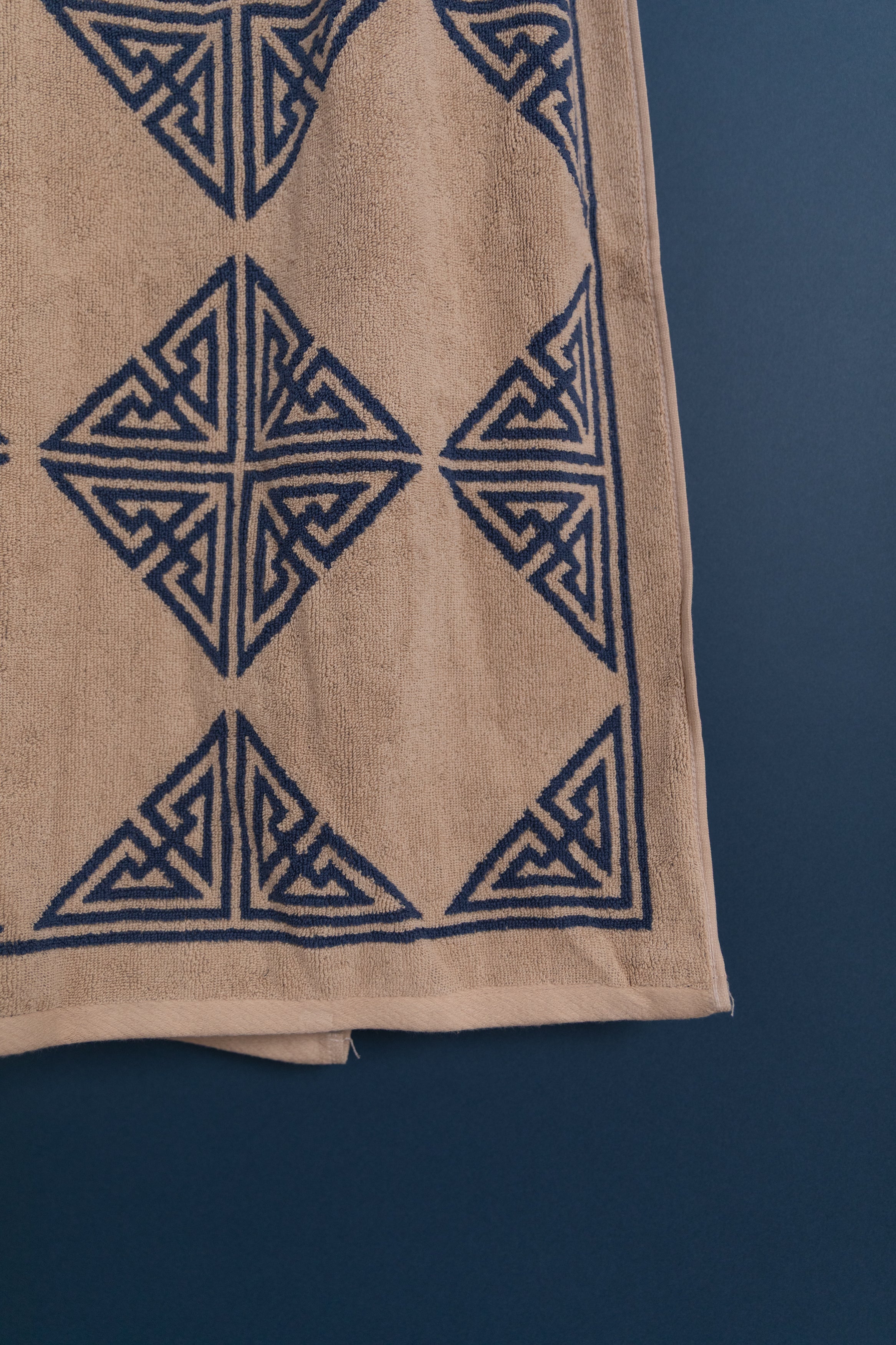 AGNES BATH TOWEL