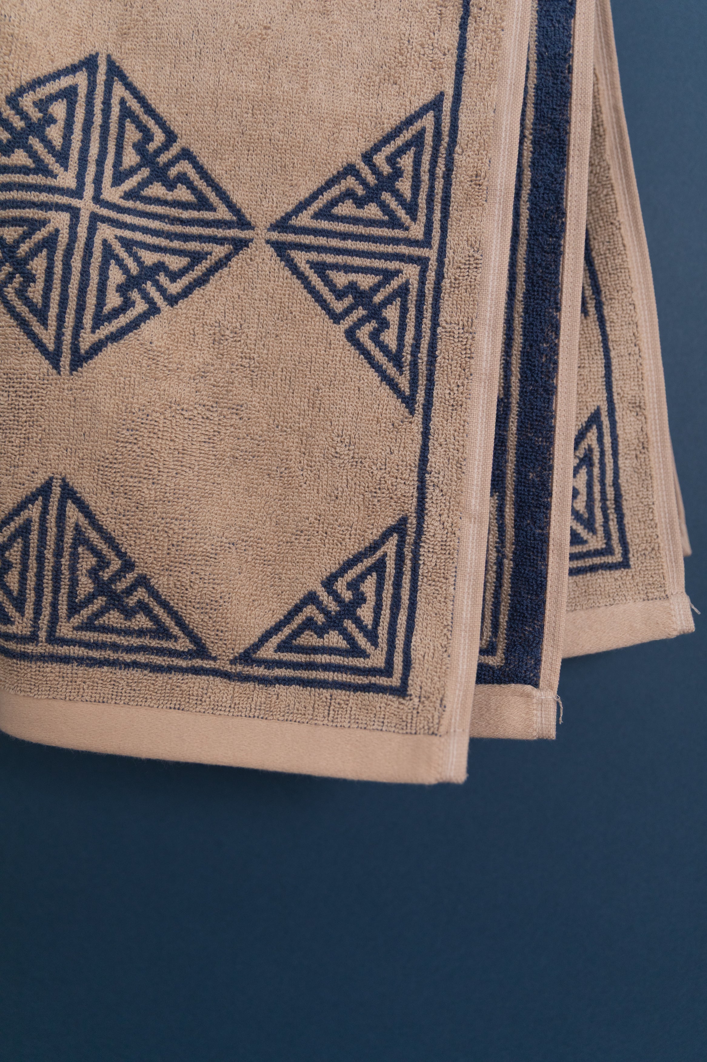 AGNES HAND TOWEL