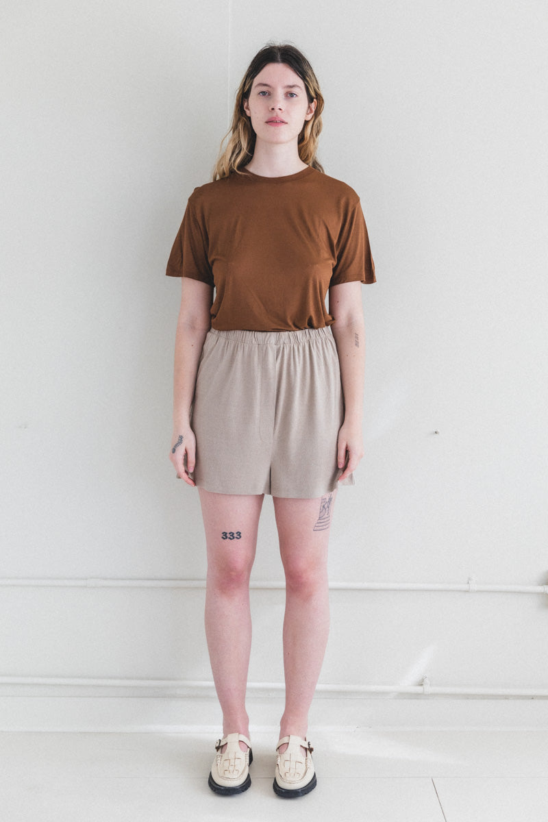 DOMOND SHORTS IN ACACIA BROWN WILD SILK
