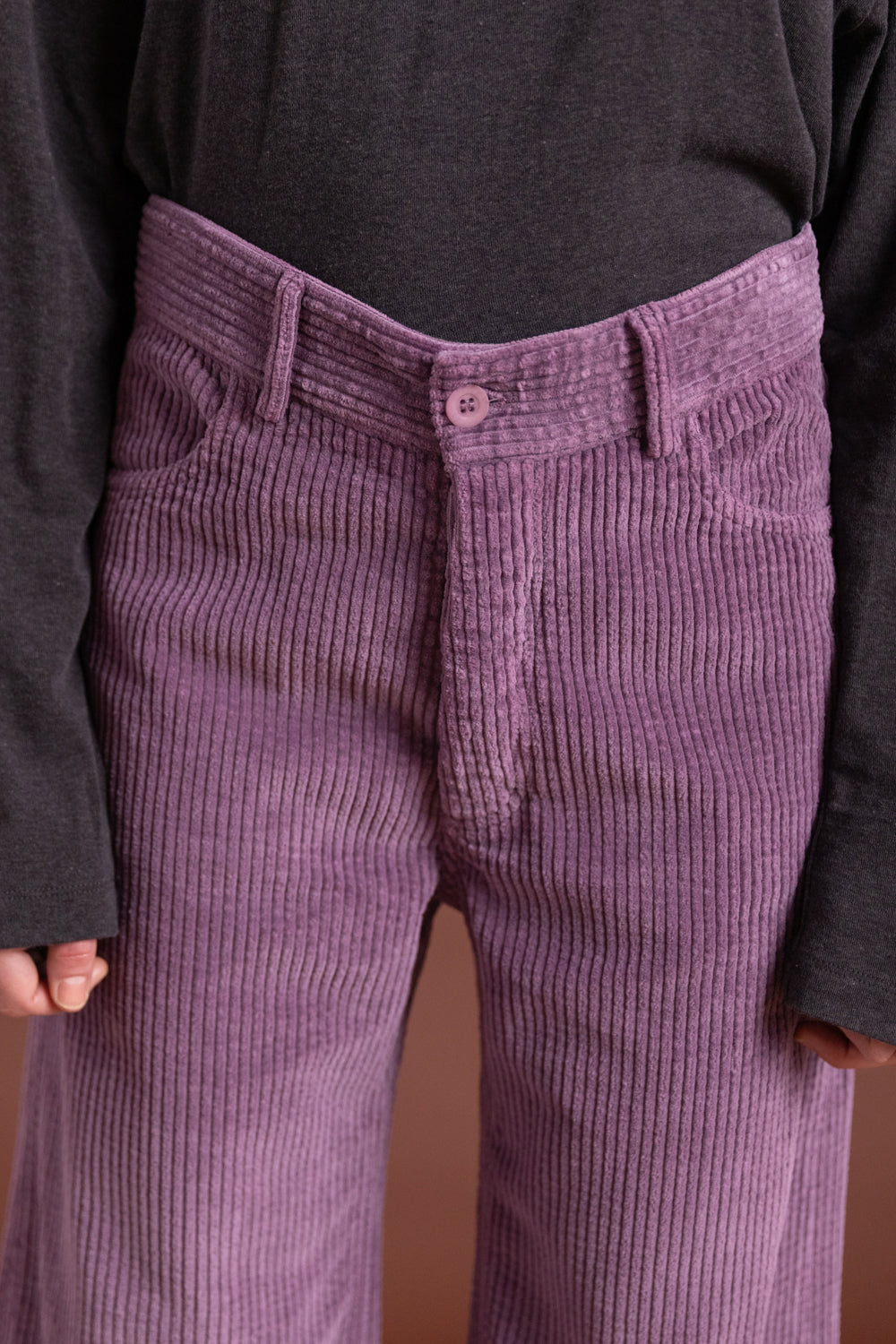 TAJO WIDE PANTS IN CUE PURPLE CORDUROY
