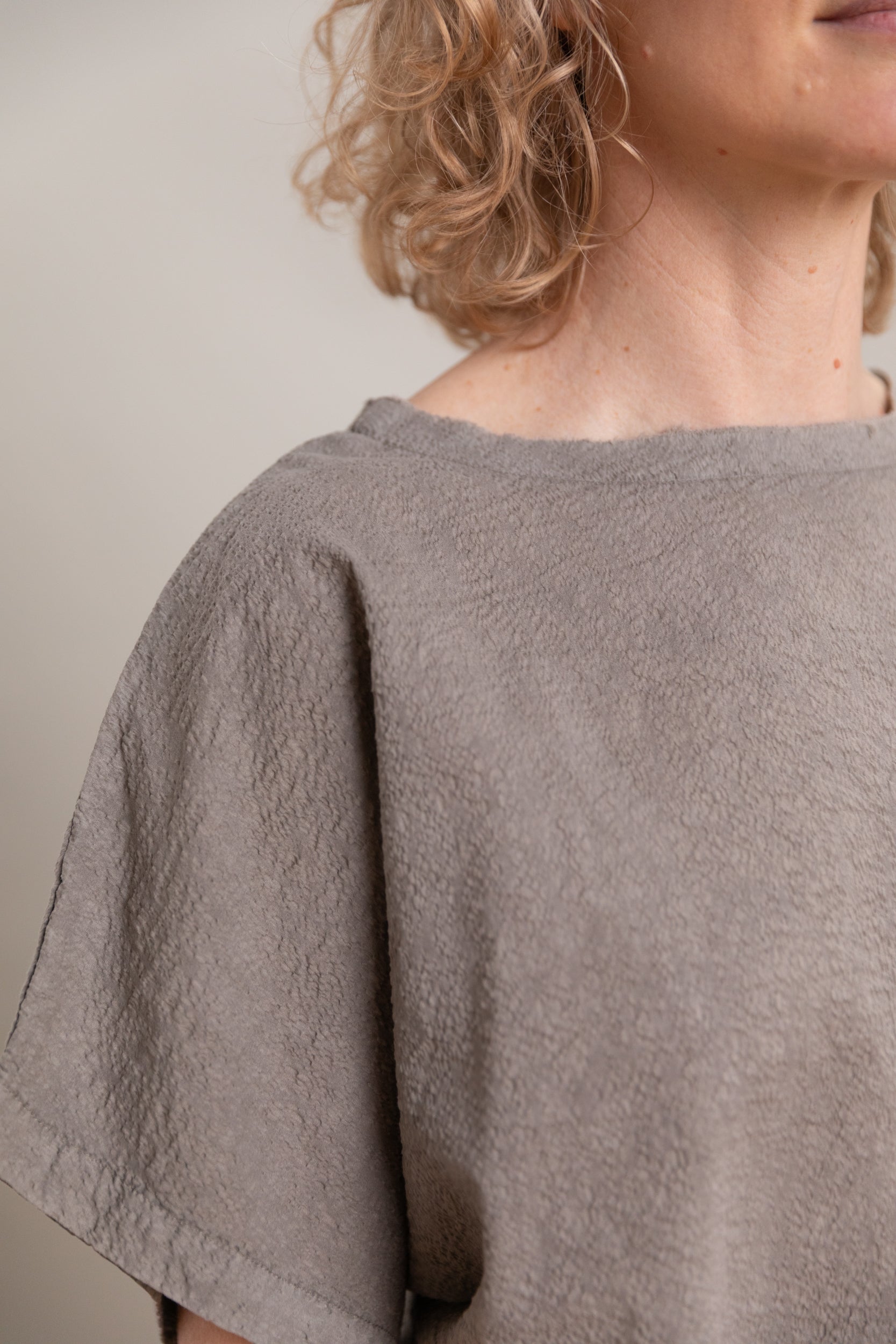 BOXED TOP IN P. GREY