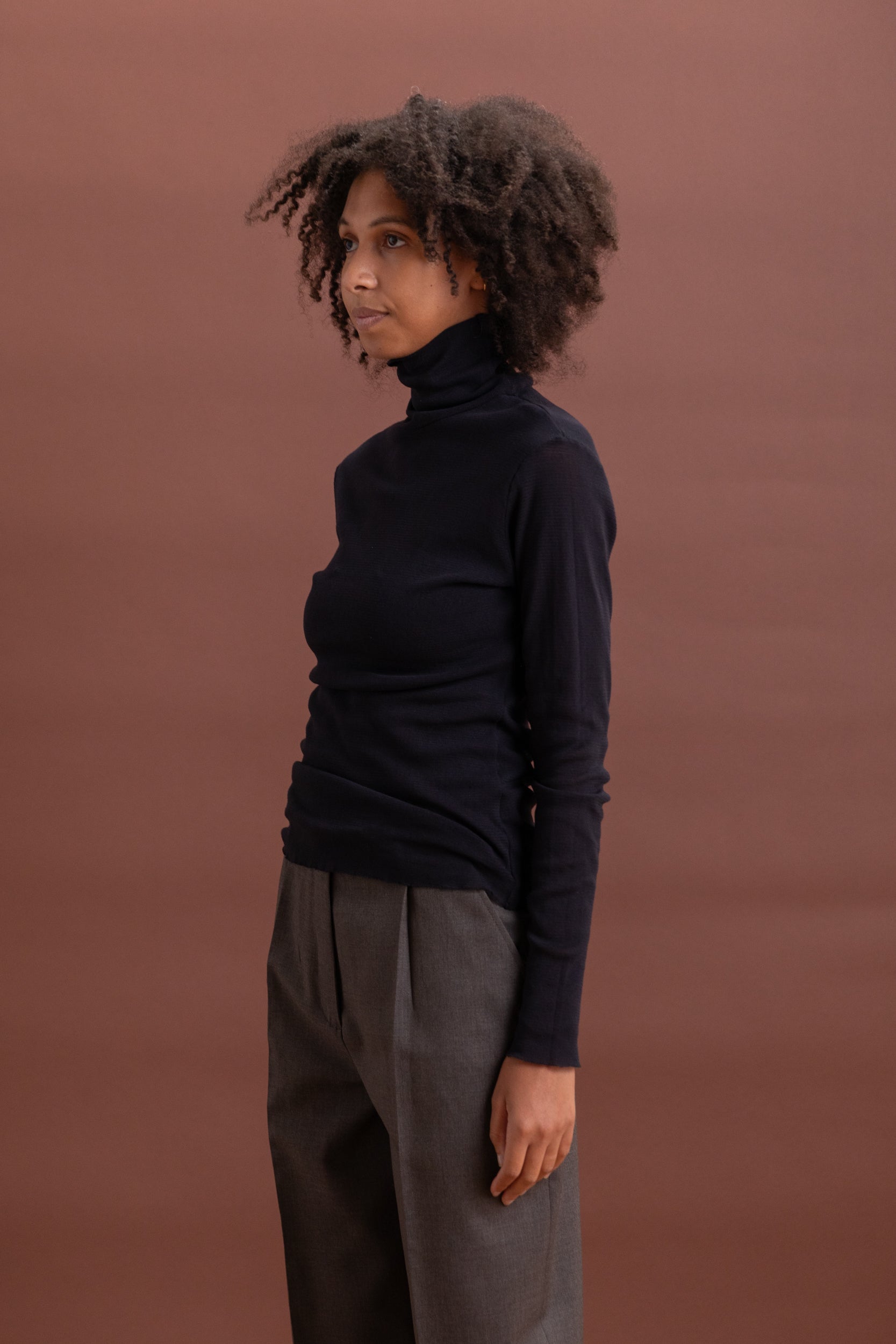 DOUBLE MESH TURTLENECK IN BLACK