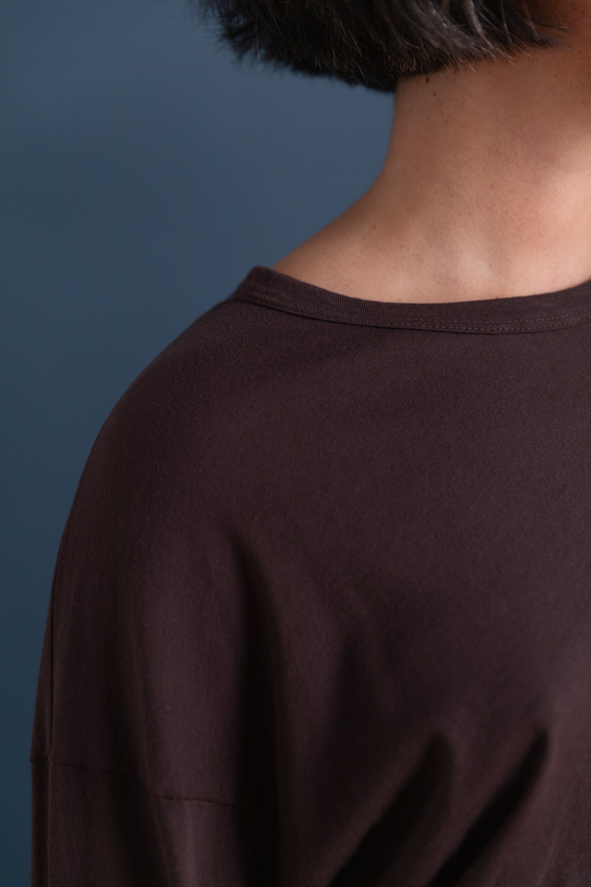 LOOSE FIT LONG SLEEVE IN CACAO