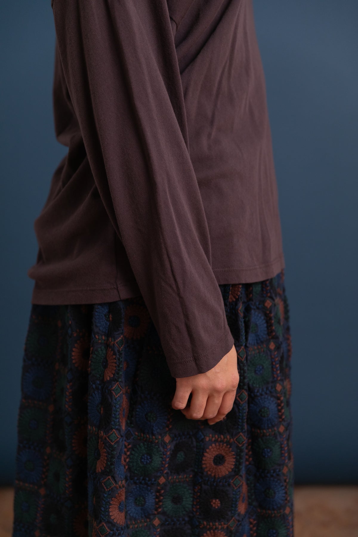 LOOSE FIT LONG SLEEVE IN CACAO