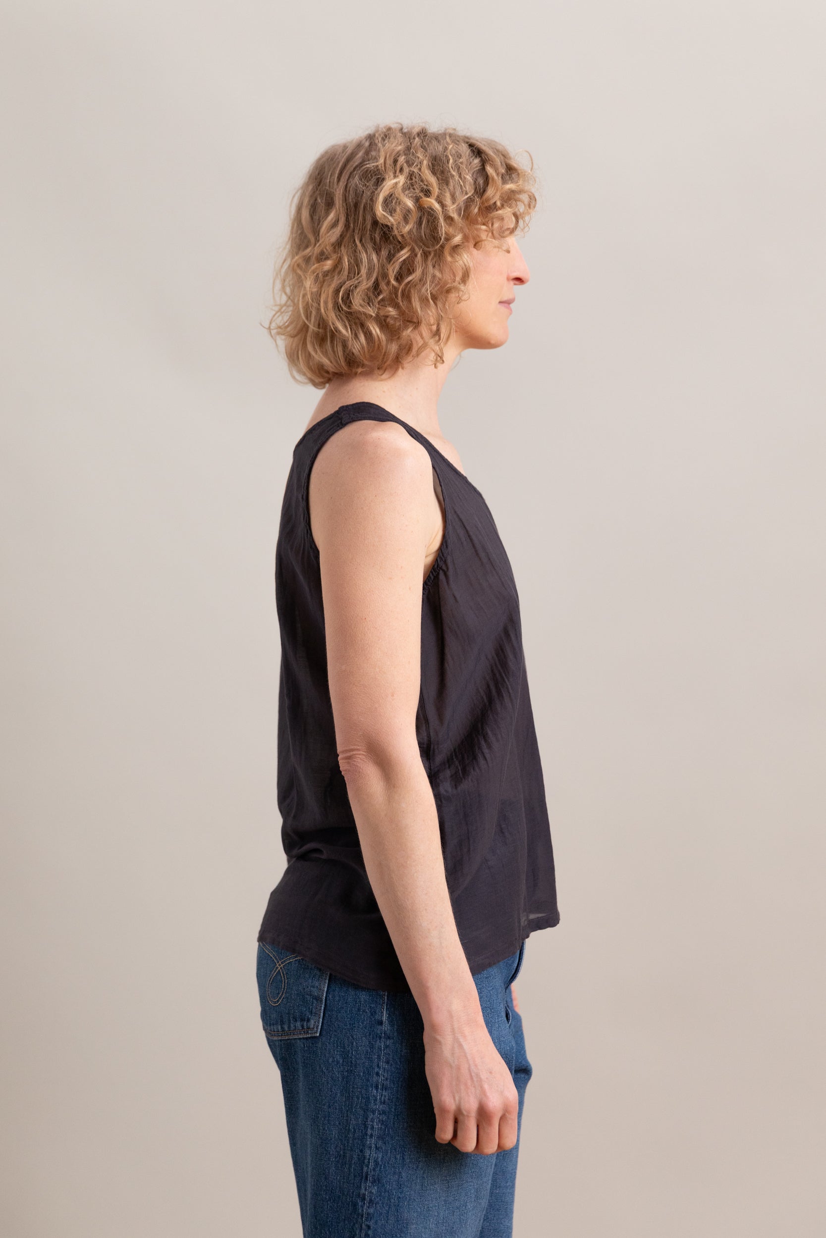 LOOSE TANK TOP IN FADED BLACK